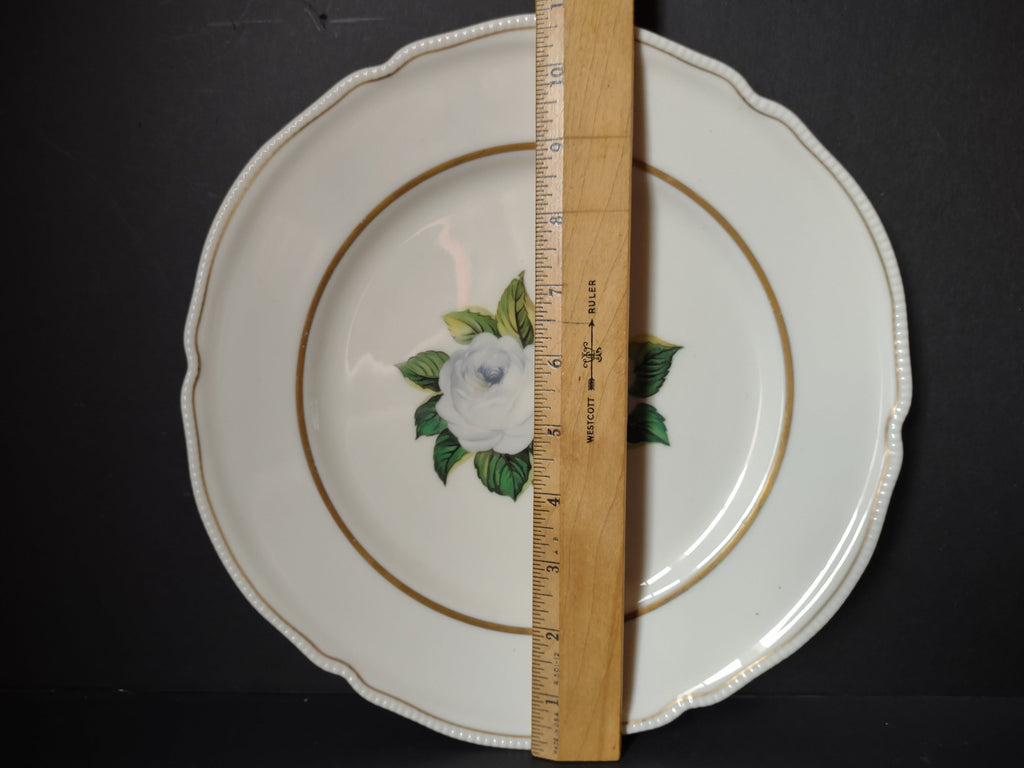 Castleton China York Rose plate close-up of white and lavender rose bouquet