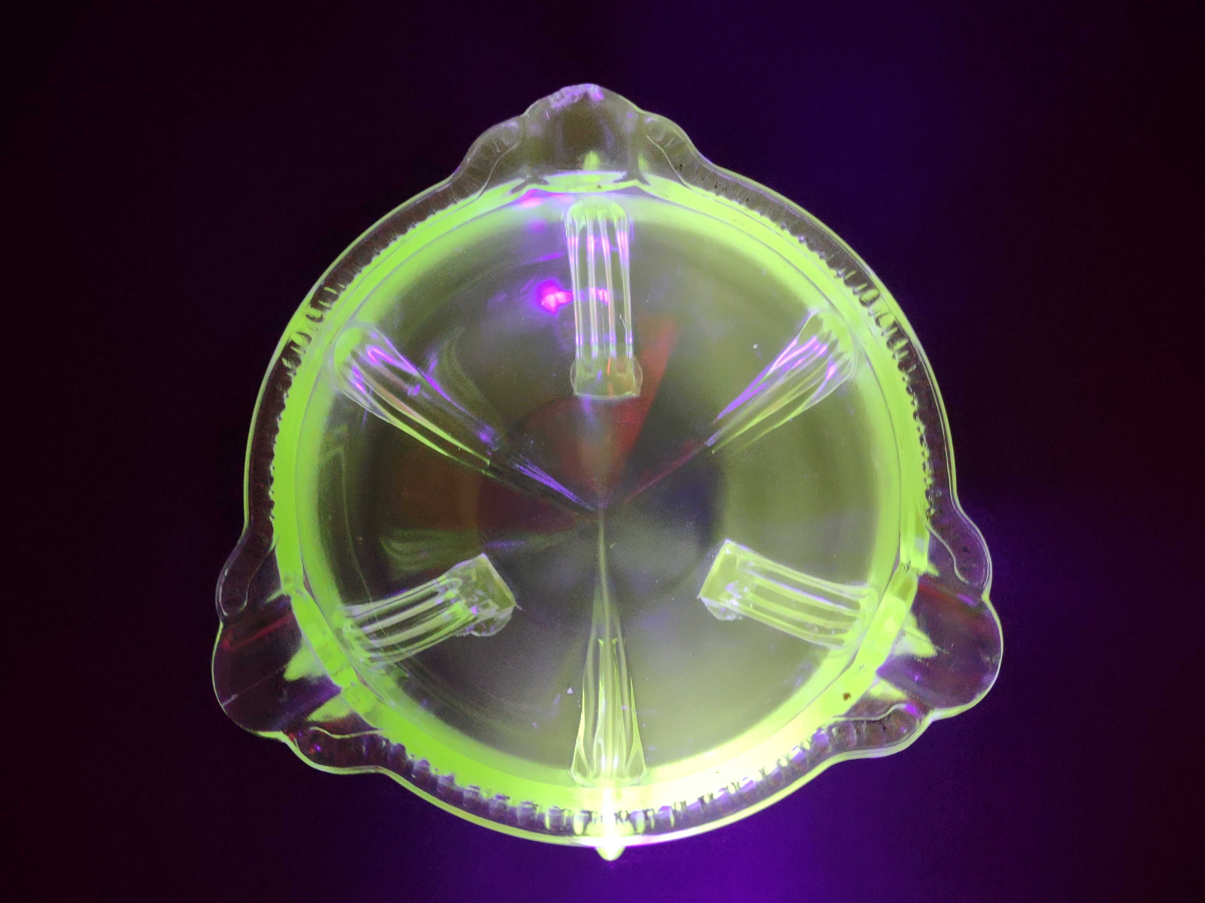 Vintage Green Uranium Glass Footed Bowl Ashtray Scalloped Rim IMPERFECT [6882]