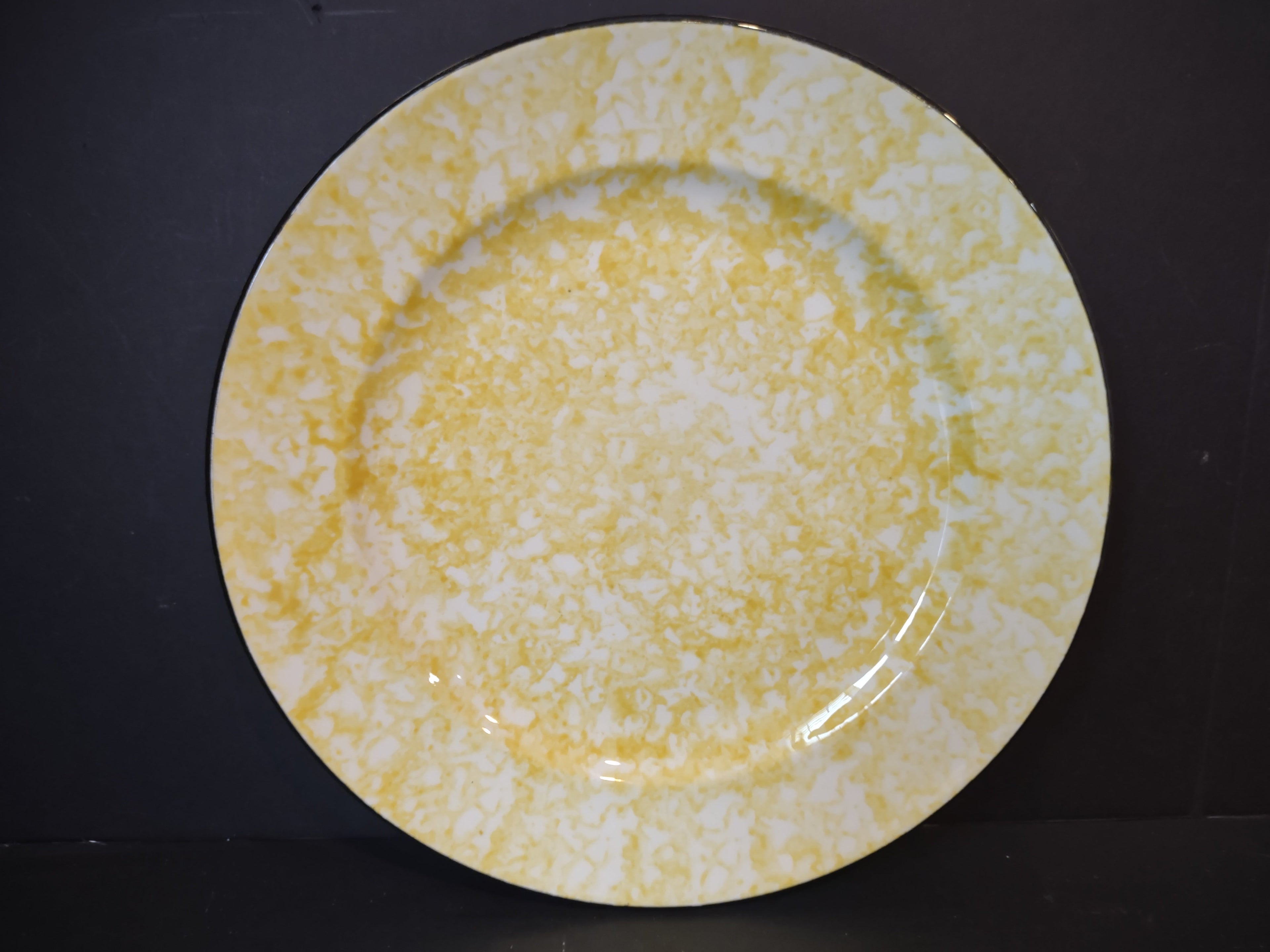 Vintage Stangl Town & Country Yellow Spongeware 10" Plate - top view close-up
