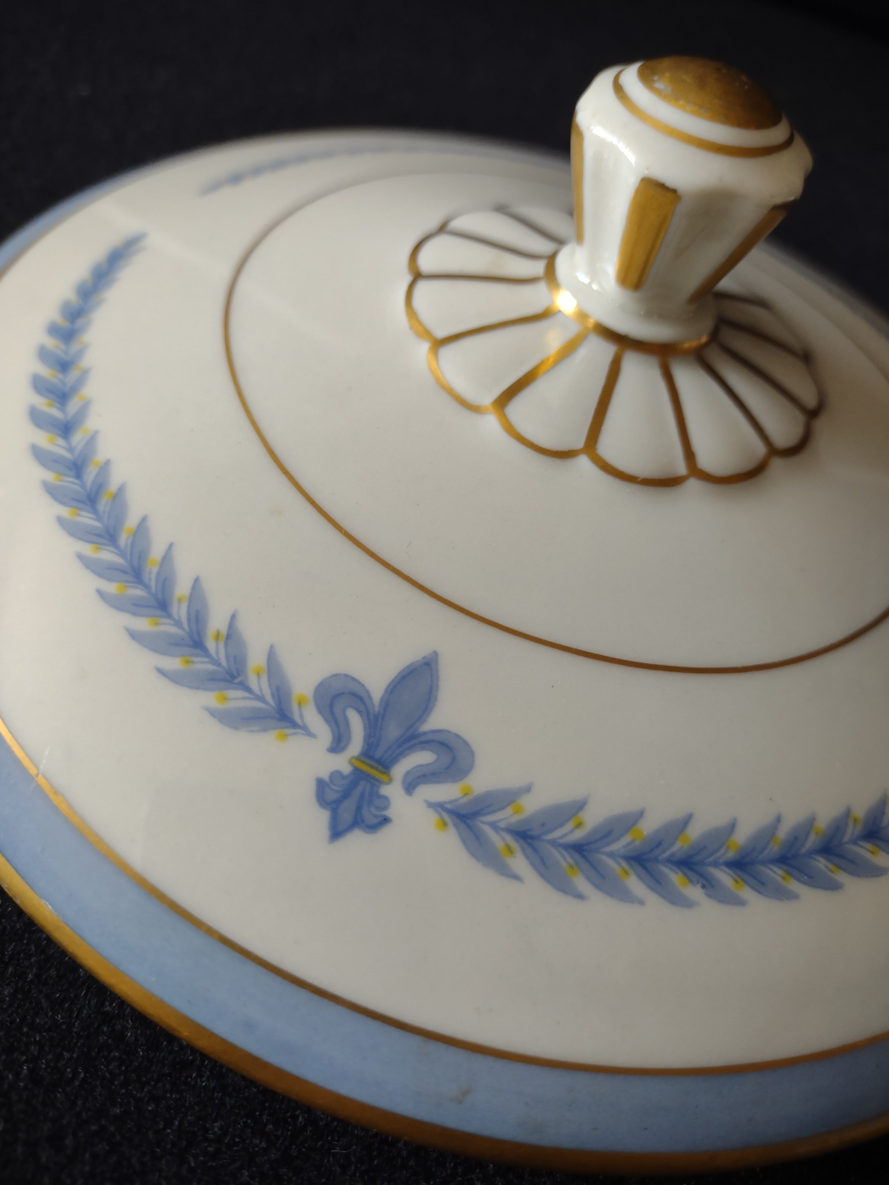 Vintage Lamberton China Puritan Blue & Gold Porcelain Lid [6902]