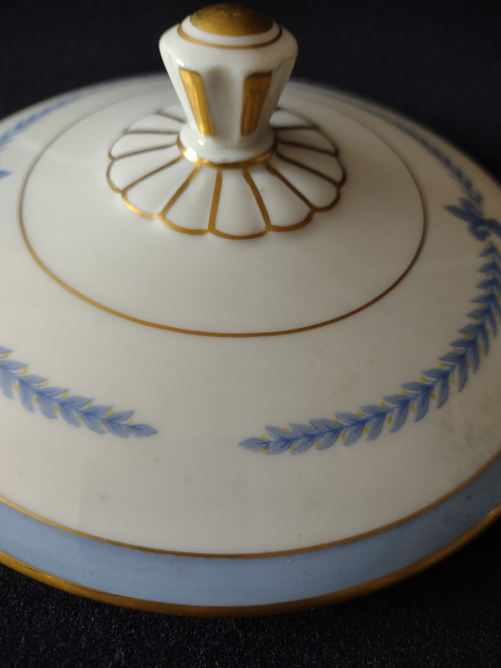 Vintage Lamberton China Puritan Blue & Gold Porcelain Lid [6902]