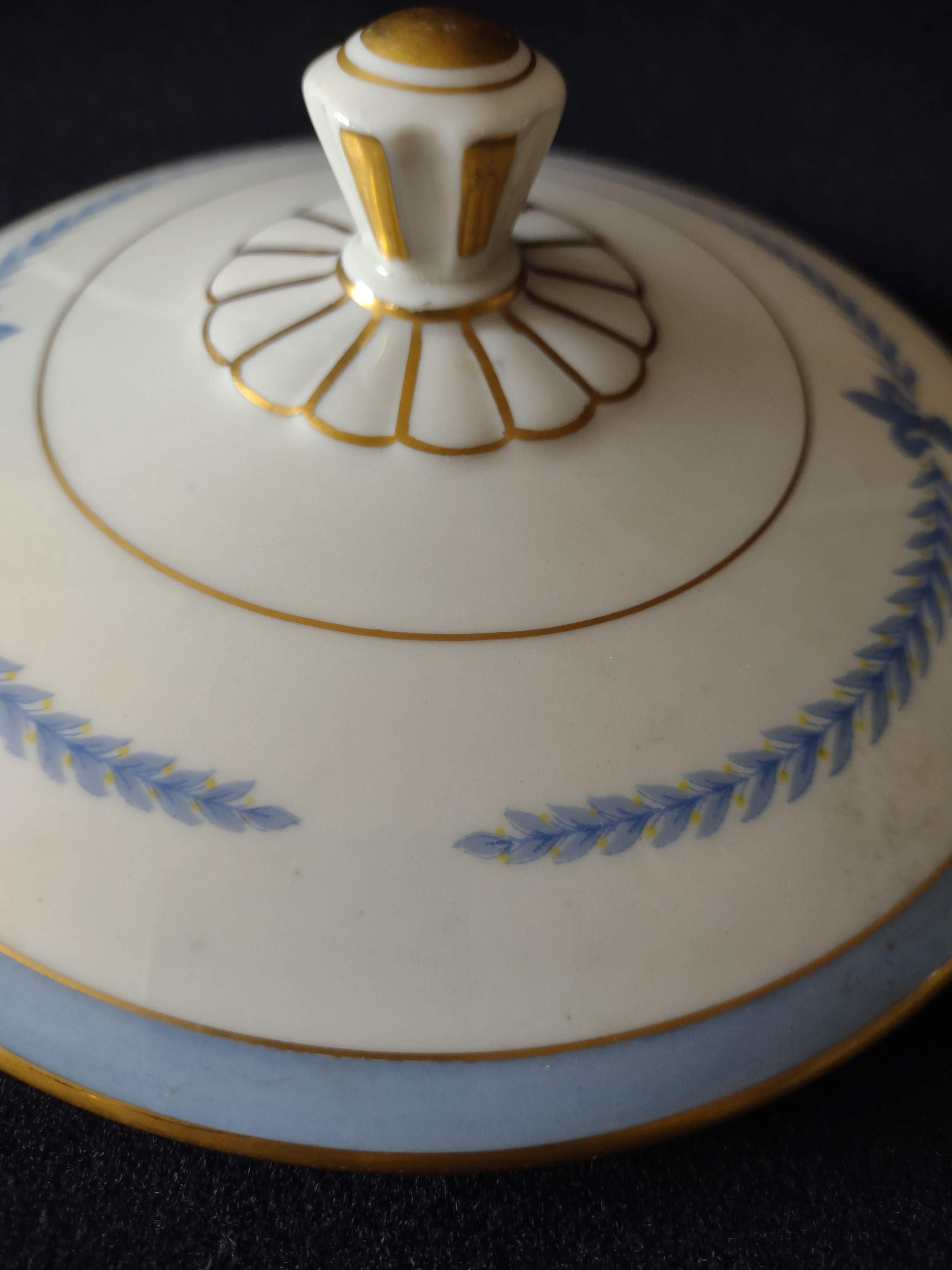 Vintage Lamberton China Puritan Blue & Gold Porcelain Lid [6902]