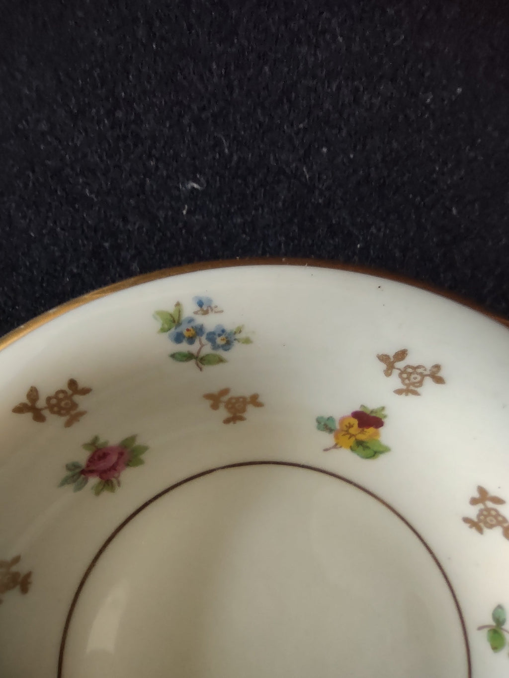 Vintage Lamberton Ivory China Molly Pitcher Berry Bowl Set of 5 [6904] - additional pattern detail showing scattered floral motifs and inner gold line