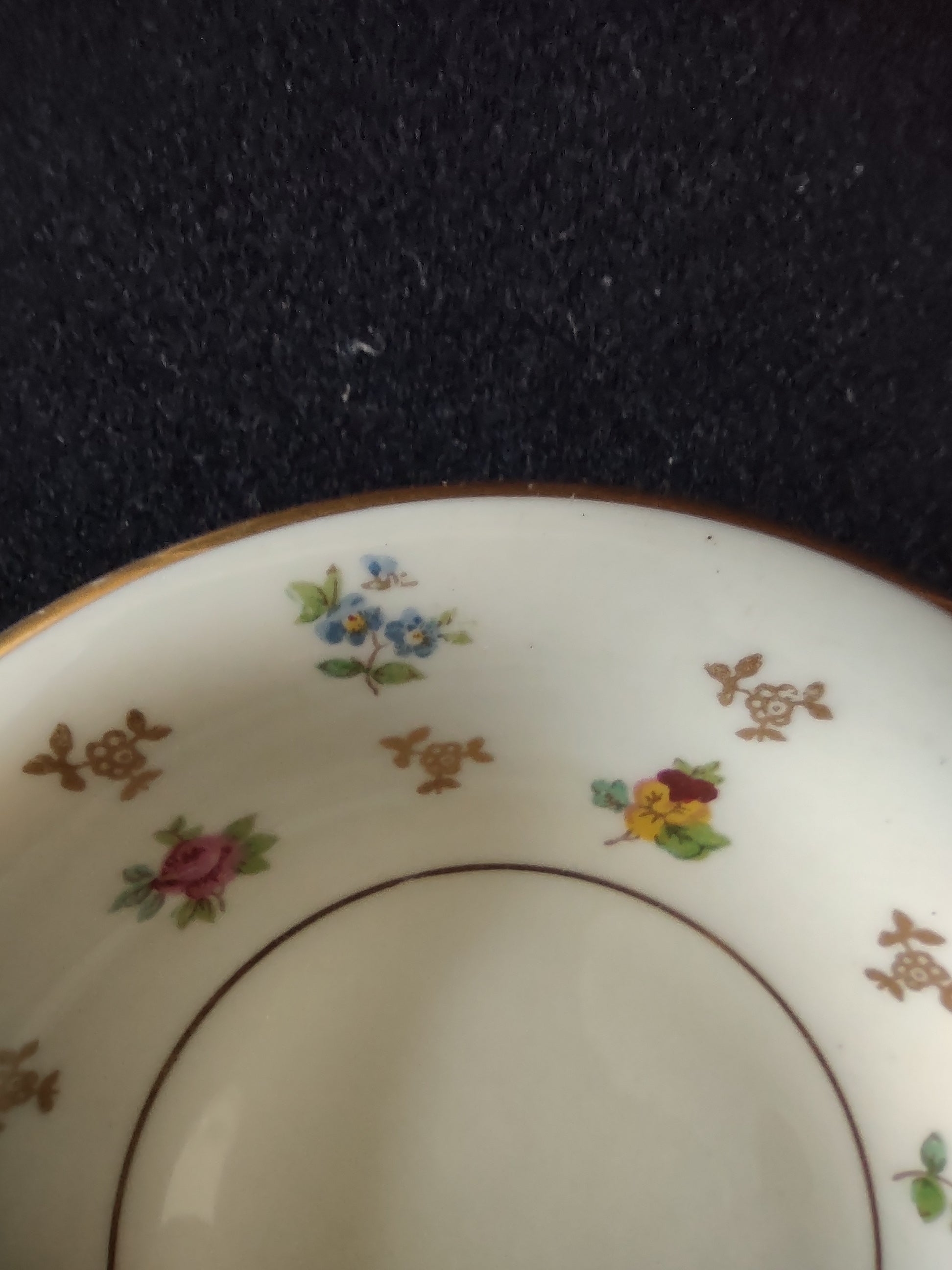 Vintage Lamberton Ivory China Molly Pitcher Berry Bowl Set of 5 [6904] - additional pattern detail showing scattered floral motifs and inner gold line