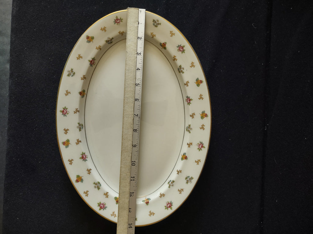 Side rim detail showing scattered florals and gold edge