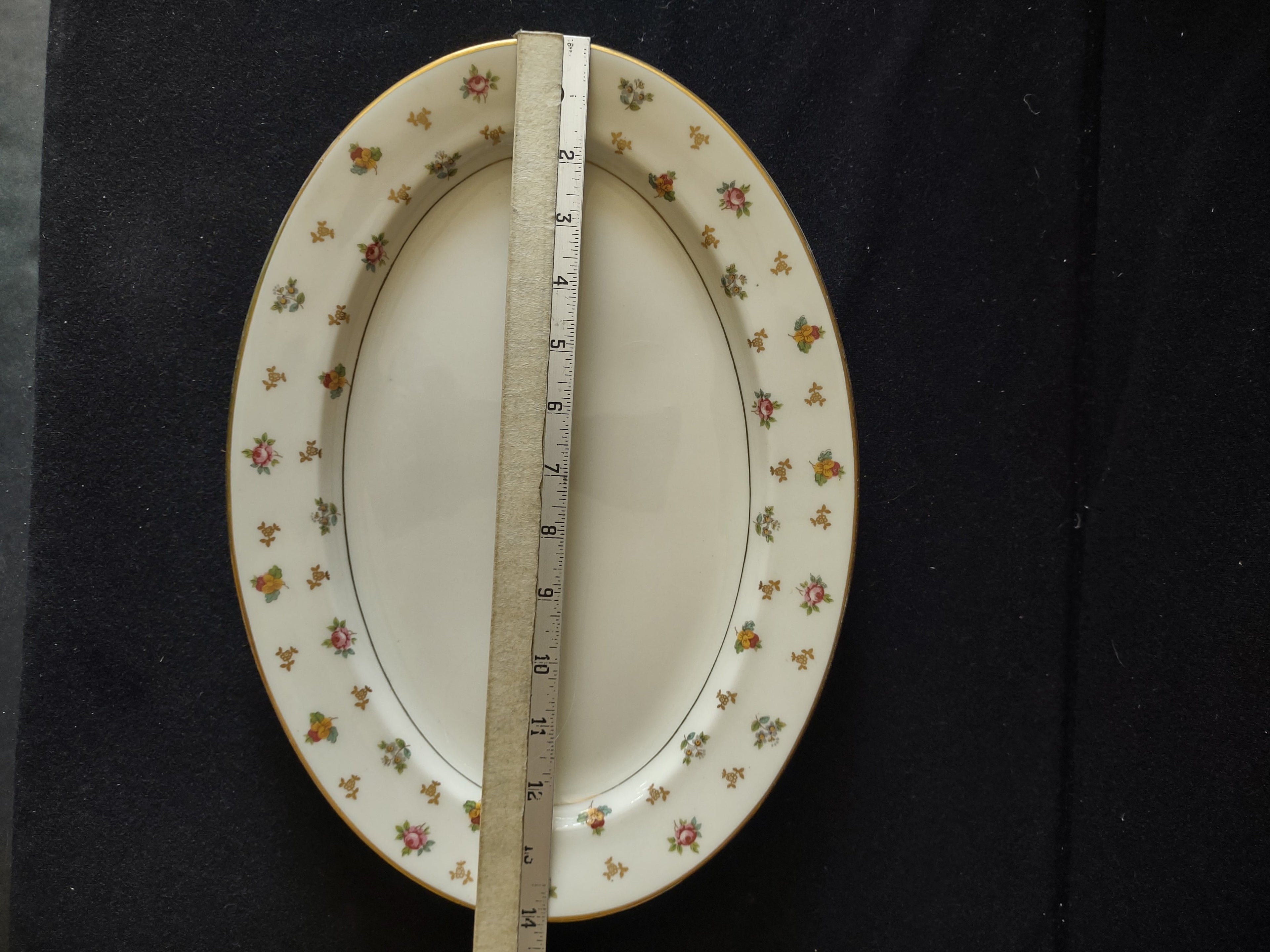 Side rim detail showing scattered florals and gold edge