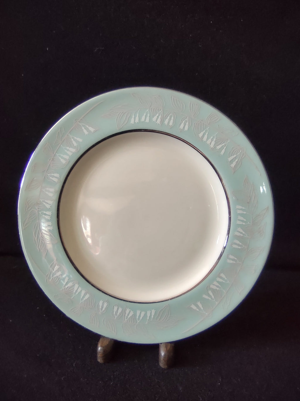 Iroquois China Fern Hunte plate measuring approximately 7 inches diameter