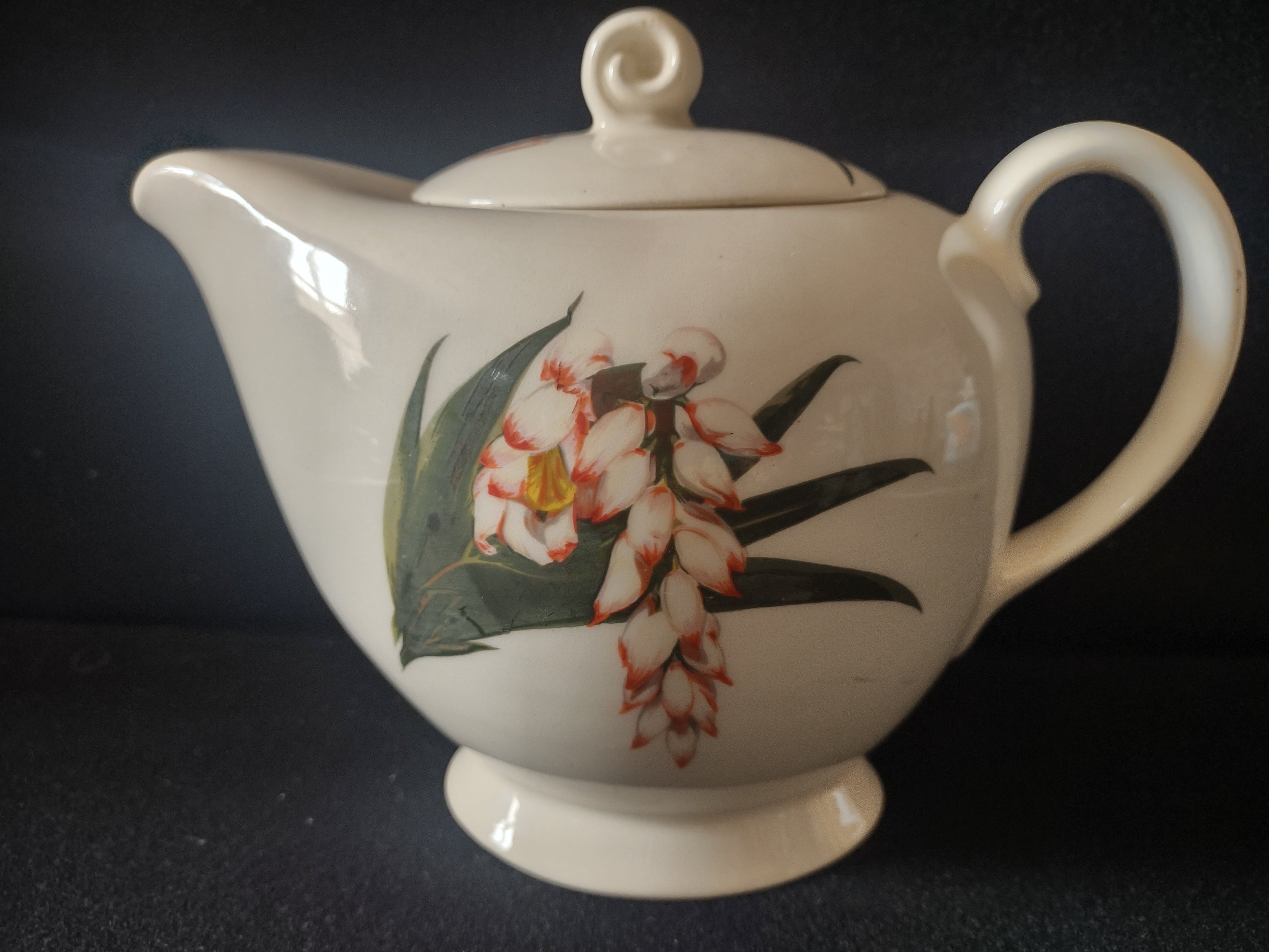 Santa Anita Ware Shell Ginger teapot three-quarter view with lid
