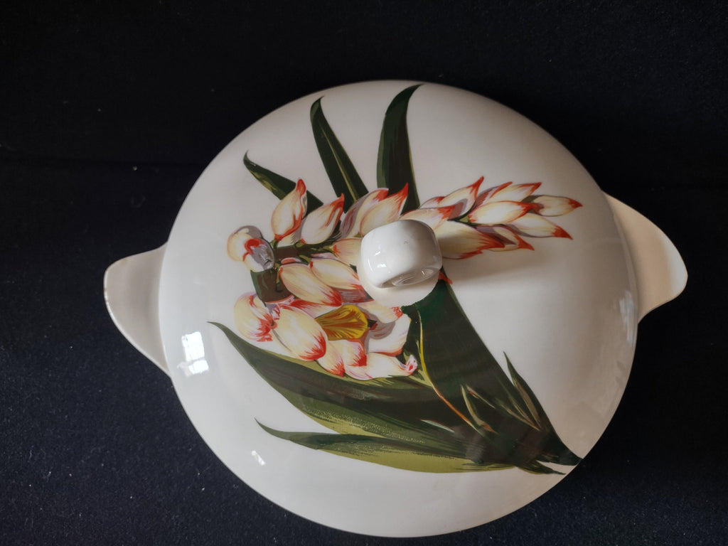 Santa Anita Ware Shell Ginger lid close-up showing red-tipped blooms