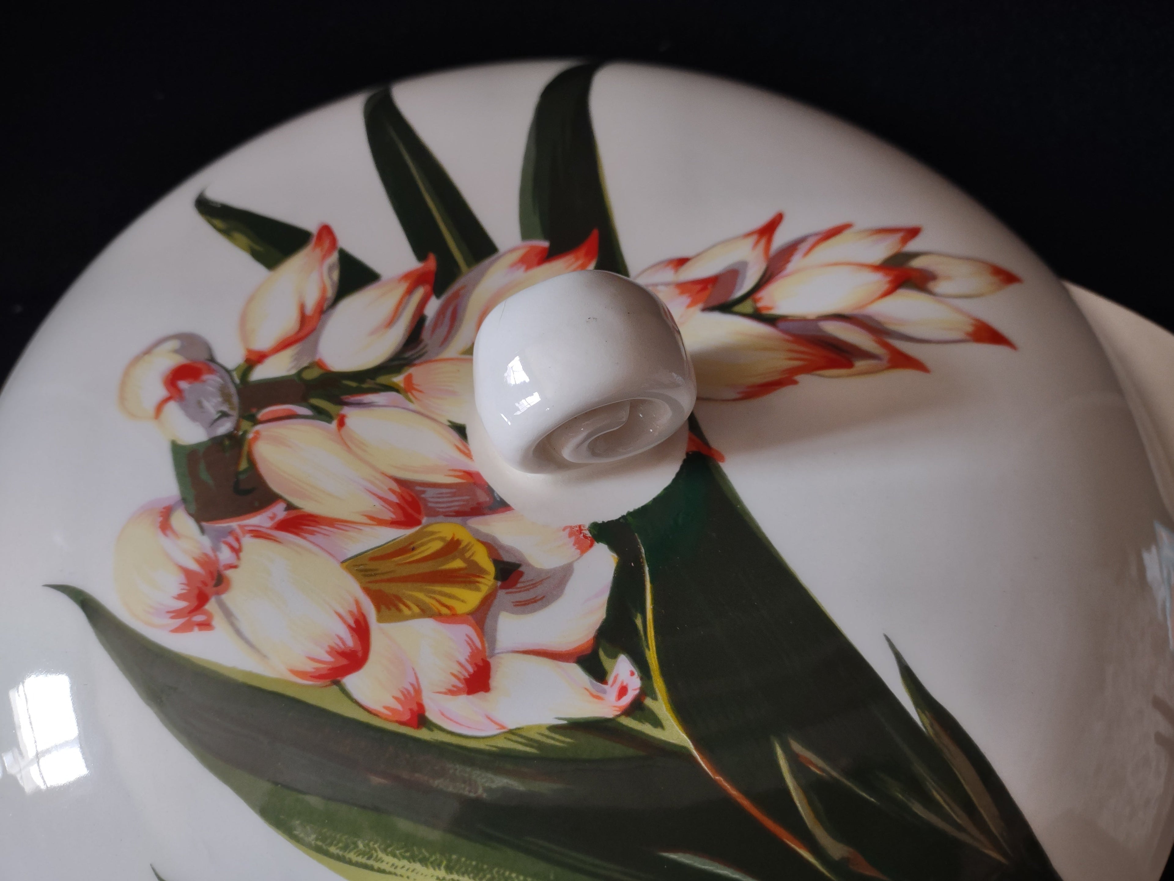 Santa Anita Ware Shell Ginger bowl interior with ruler showing 8 inch diameter