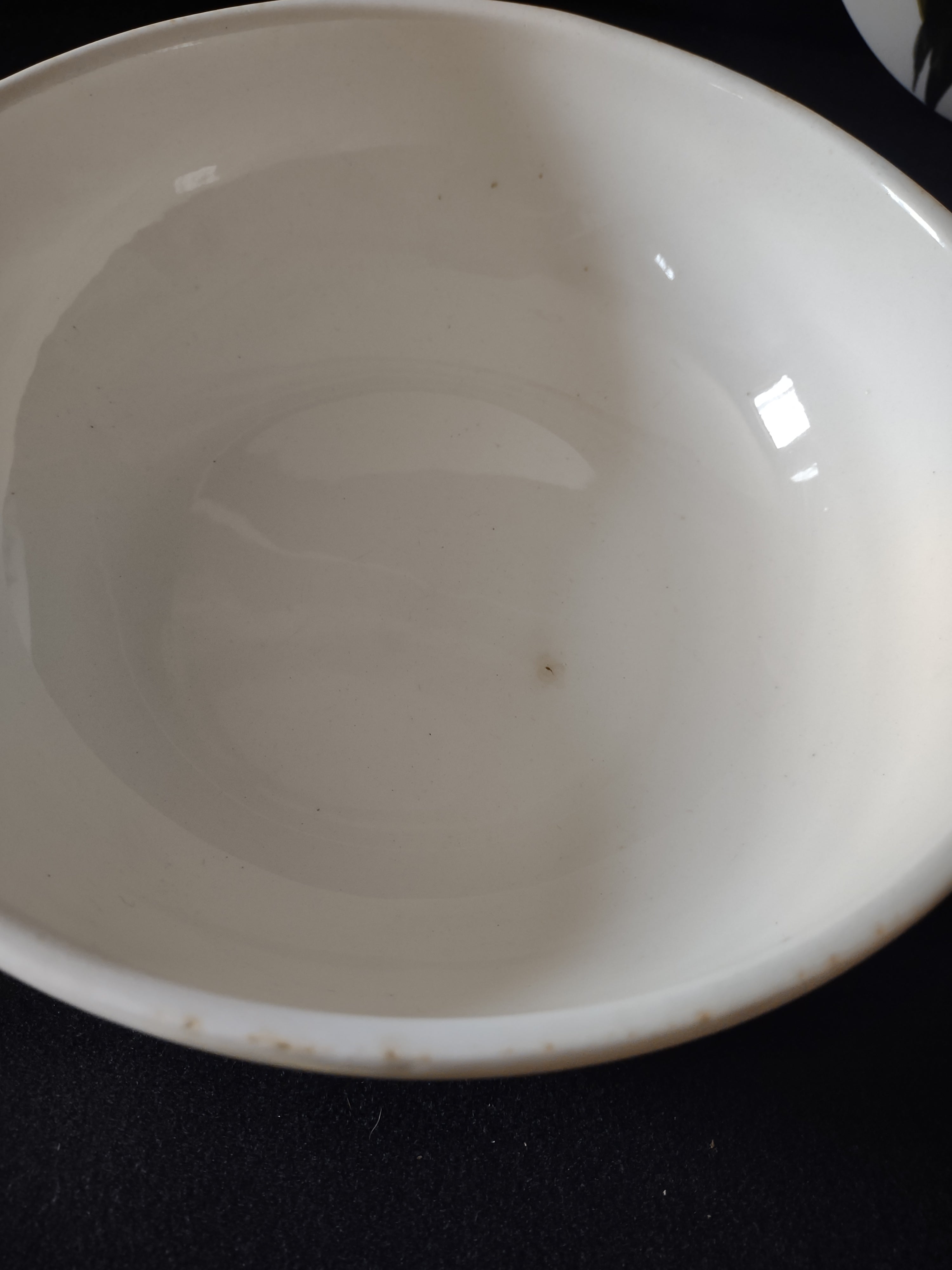 Santa Anita Ware Shell Ginger covered vegetable bowl handle showing discoloration