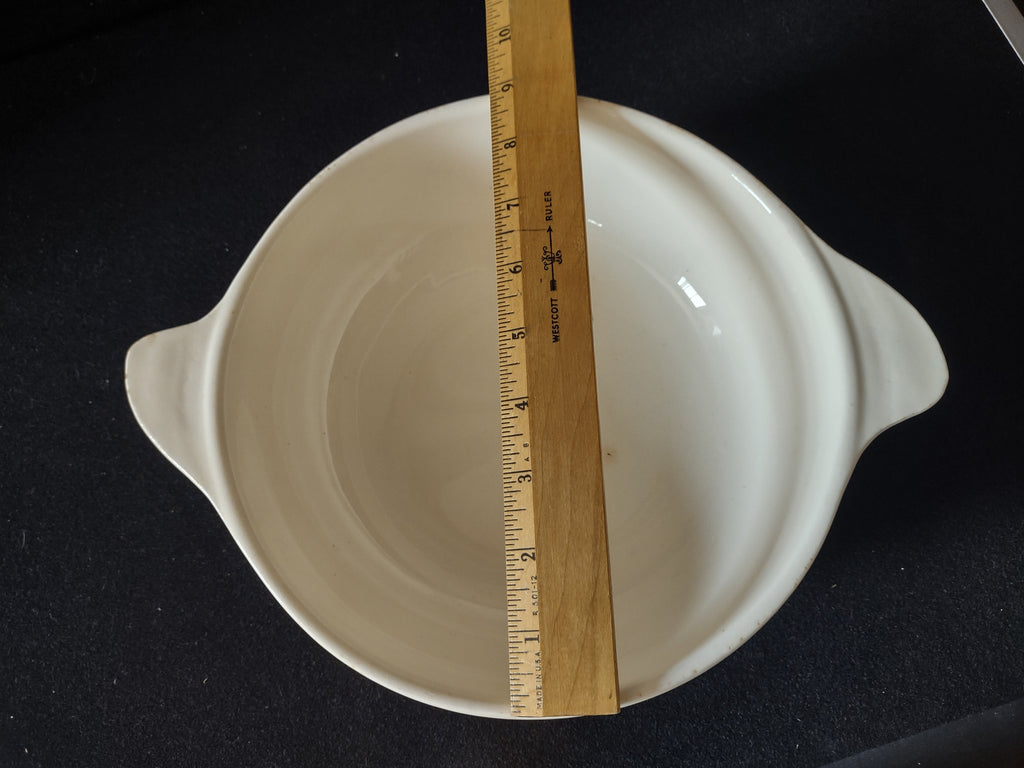 Santa Anita Ware Shell Ginger covered vegetable bowl top view with lid