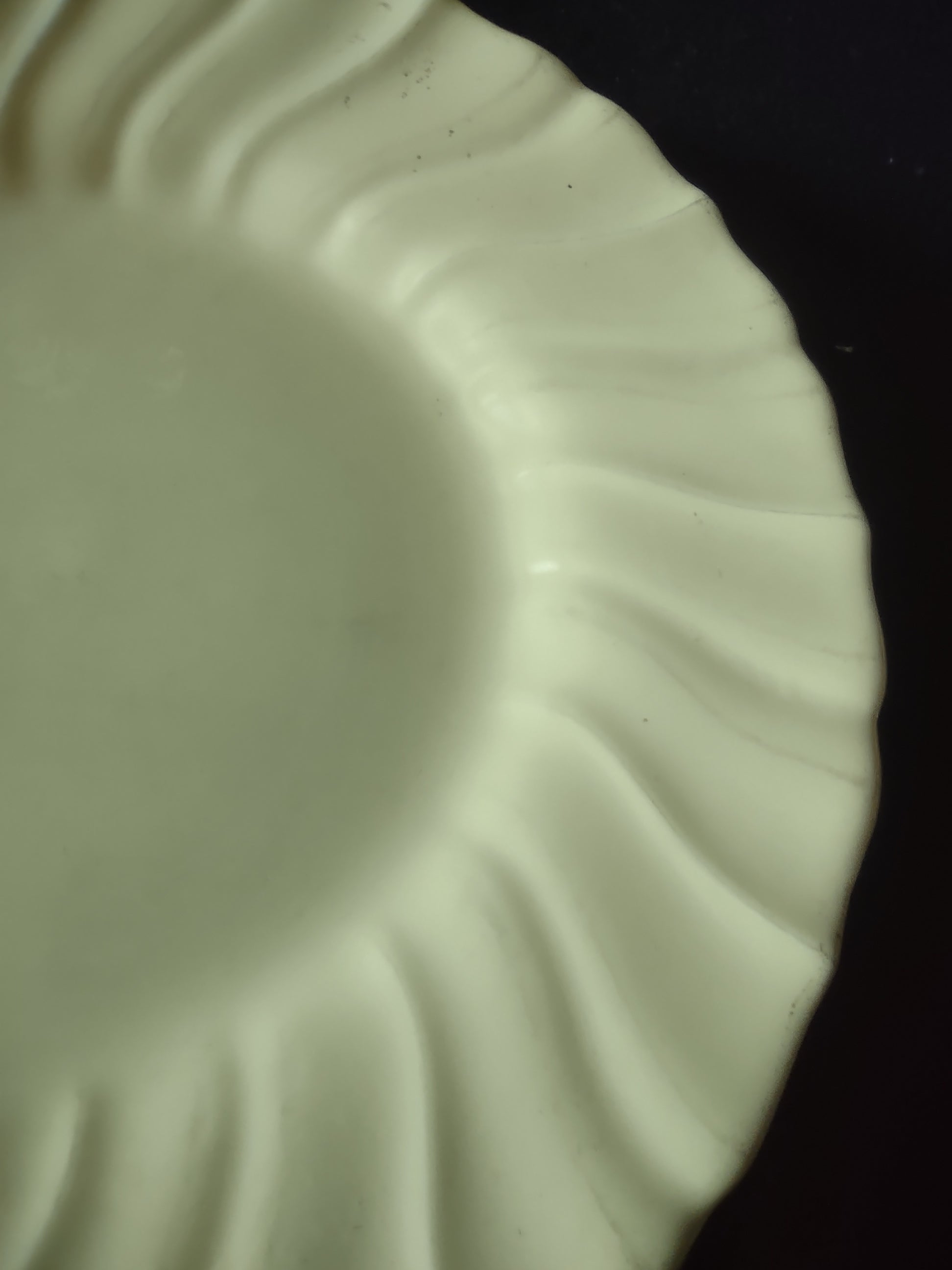 Close-up of swirl fluted rim detail on Franciscan Ware yellow plate