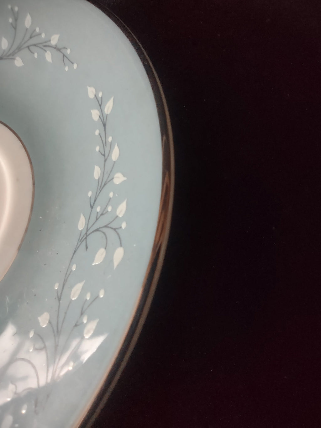 Cup side profile showing leaf sprigs and platinum handle