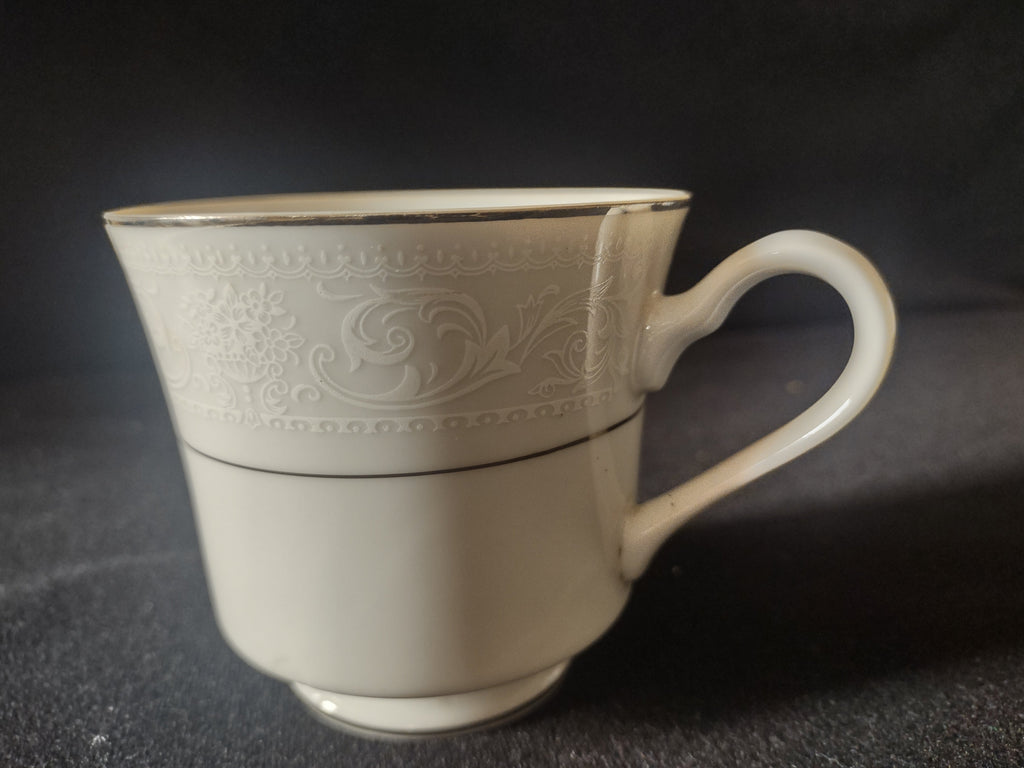 Salem China Aristocrat additional detail view