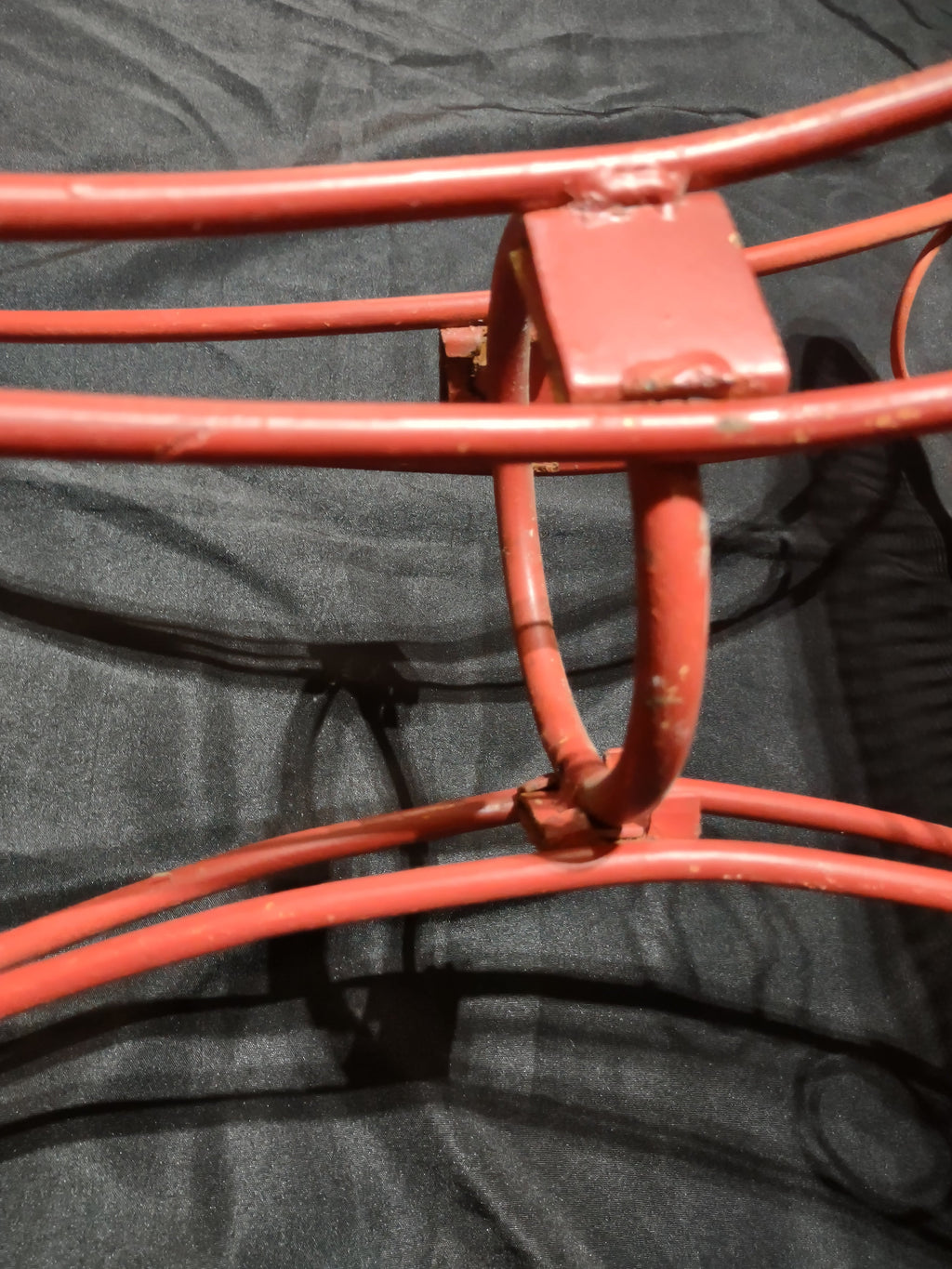 Vintage red metal mesh bistro table - additional detail view