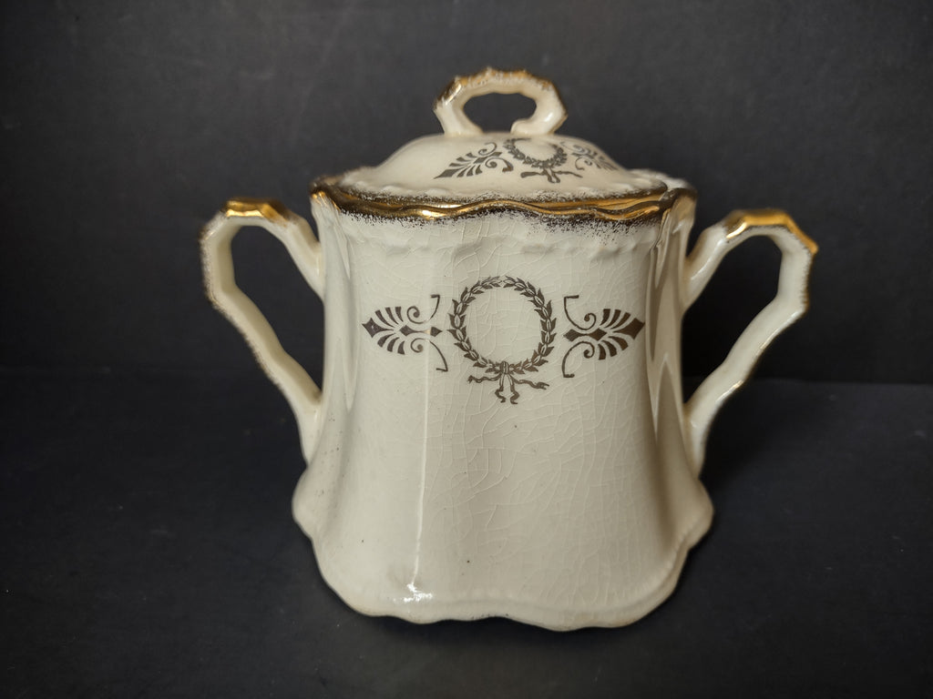 Vintage Crooksville Off-White & Gold Laurel Wreath Lidded Sugar Bowl [6982]