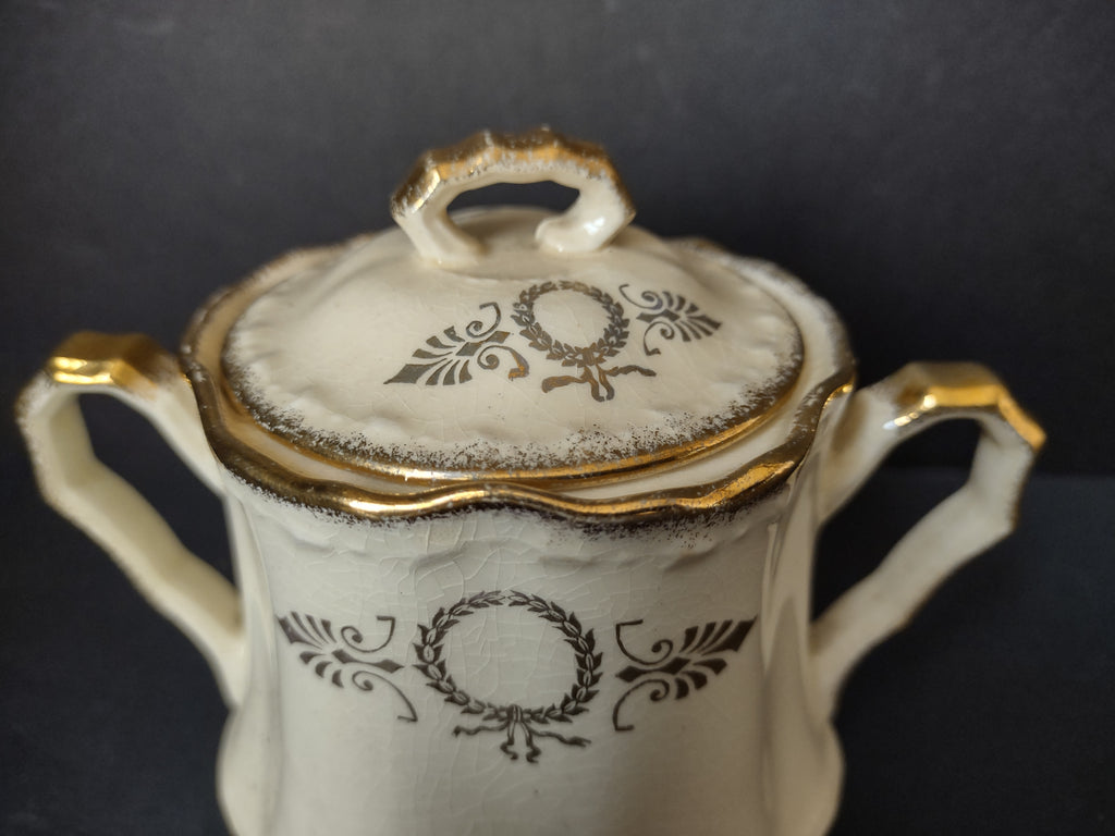 Vintage Crooksville Off-White & Gold Laurel Wreath Lidded Sugar Bowl [6982]
