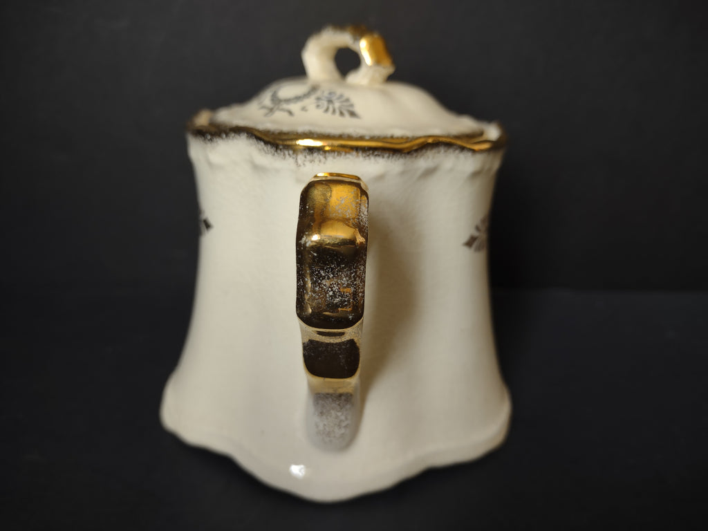 Vintage Crooksville Off-White & Gold Laurel Wreath Lidded Sugar Bowl [6982]
