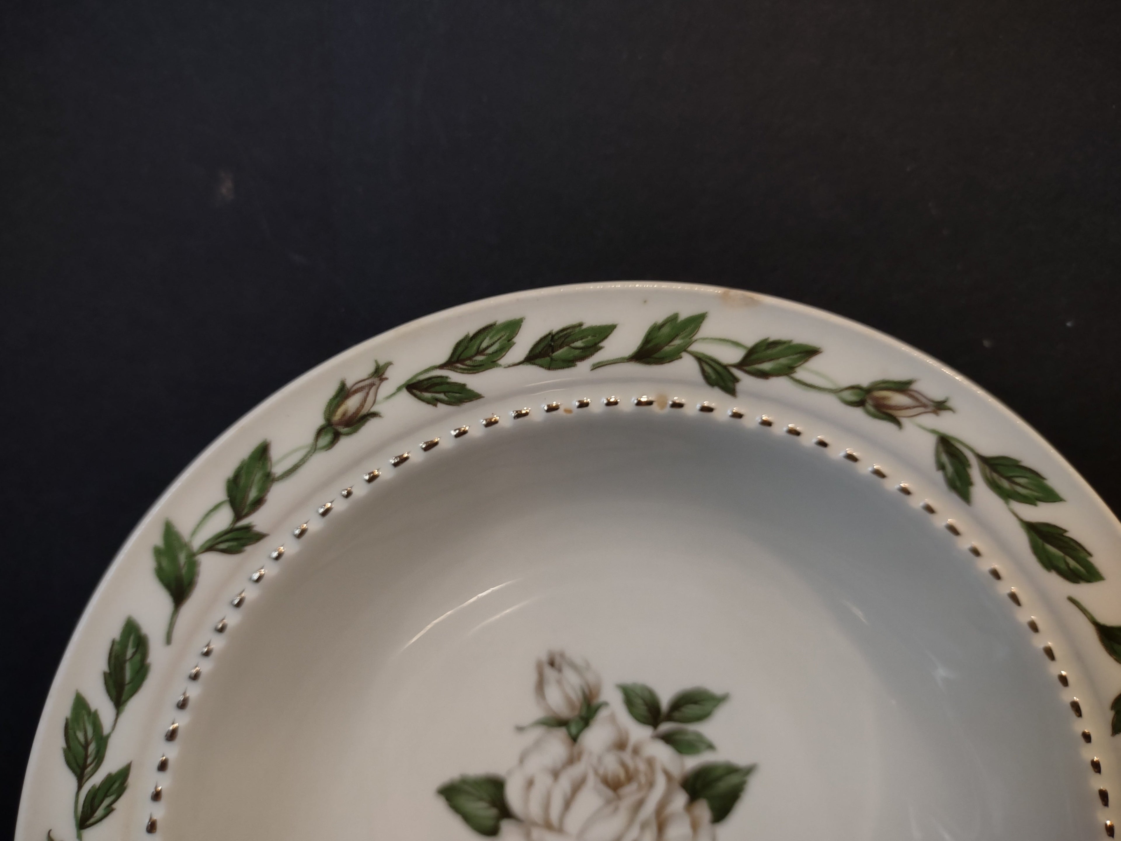 Superior Hall Cameo Rose soup bowl set of 4 - close-up of rim showing ivy garland and gold dot beading