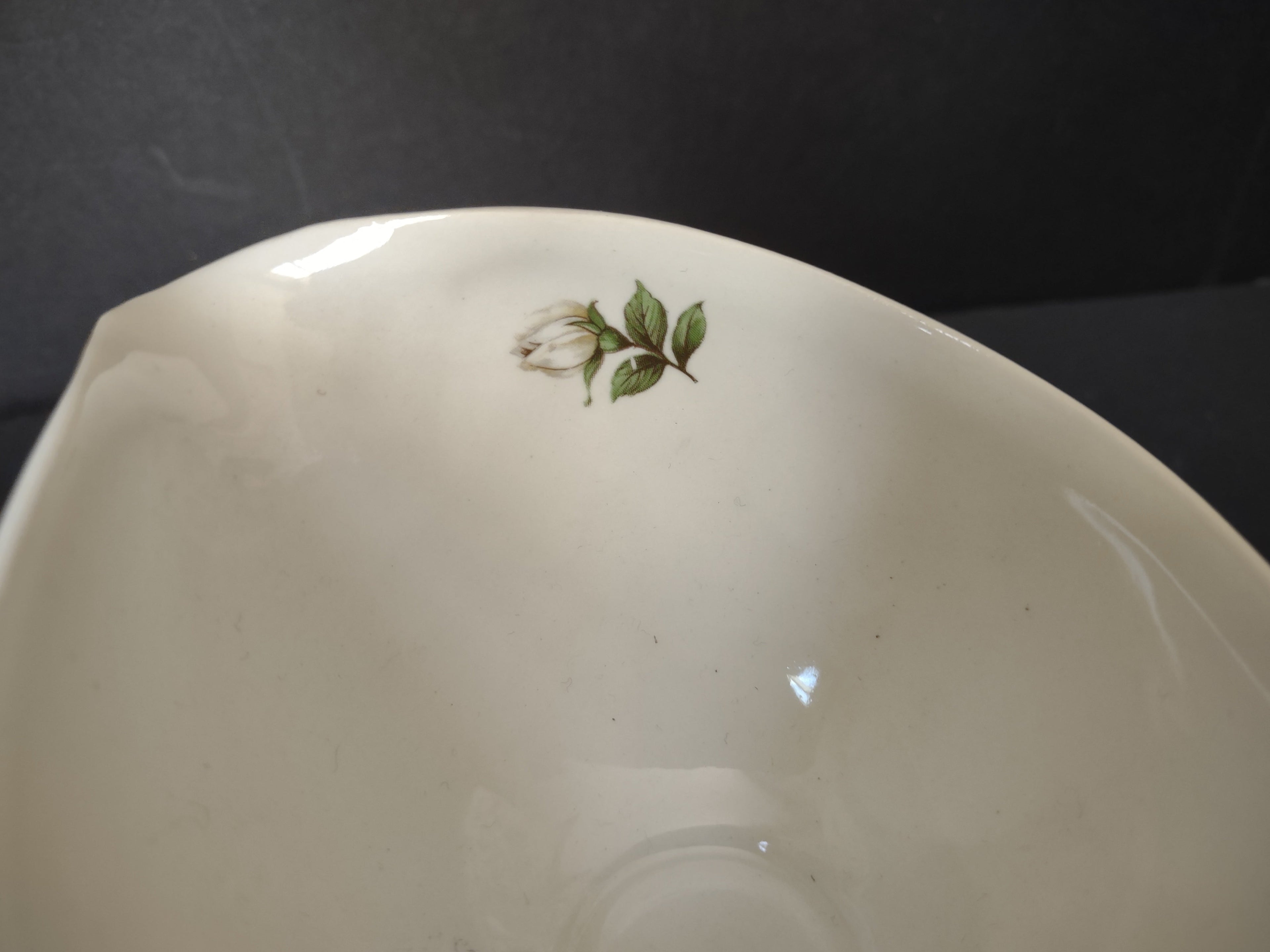 Vintage green ivy garland gold trim porcelain gravy boat - ruler showing approximately 4.5 inches tall