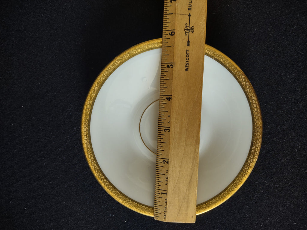 Oxford Bennington saucer - close-up of ornate embossed gold border