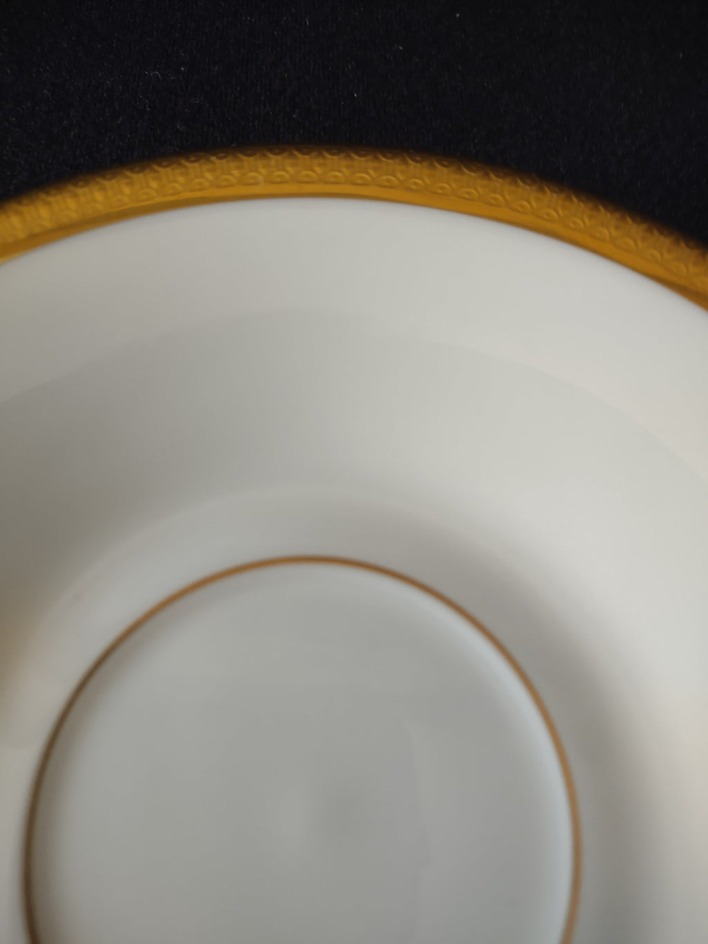 Oxford Bennington saucer - front view showing gold rim and cup well