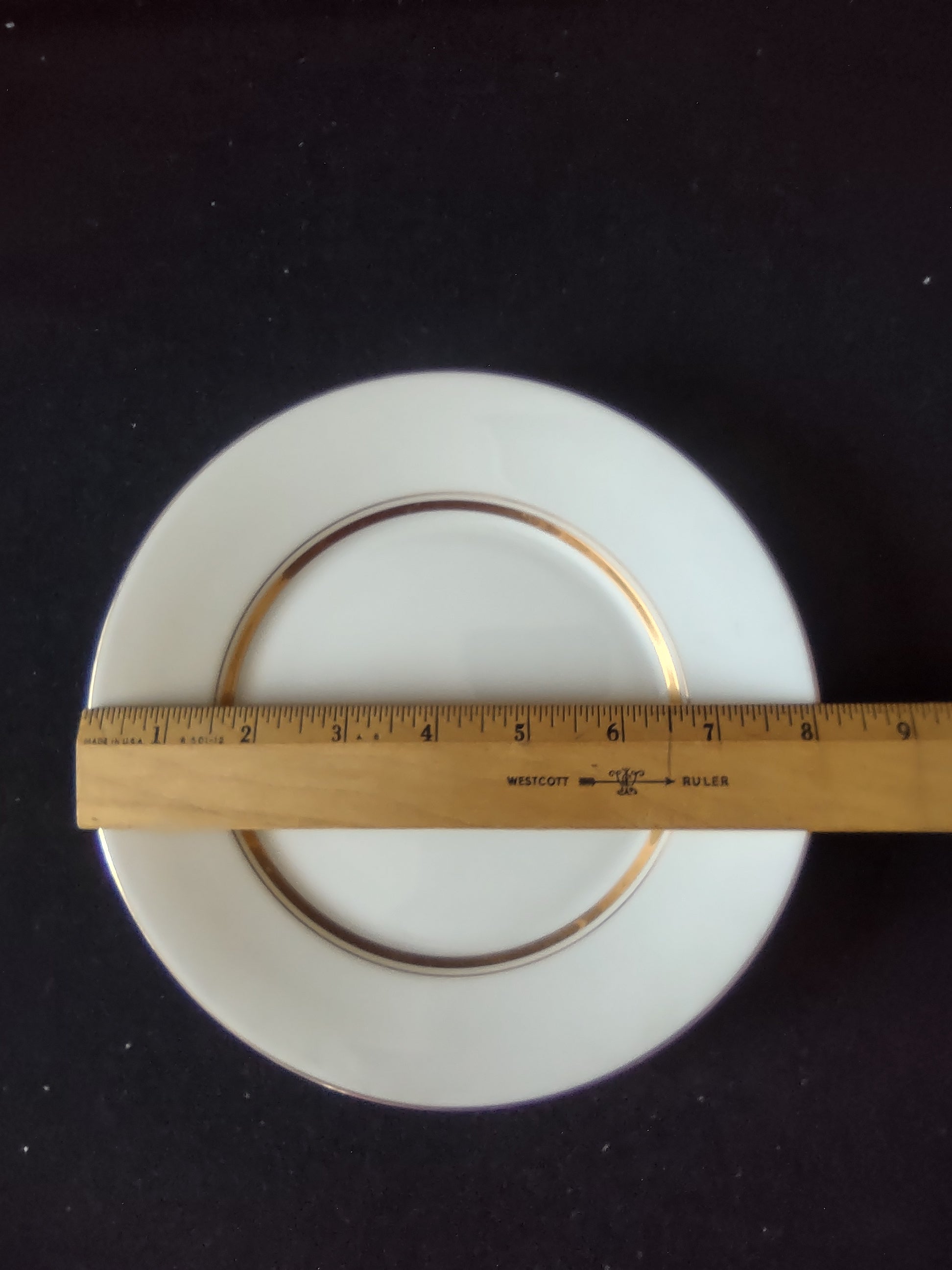 Oxford Andover saucer - close-up of gold band and black accent line on rim