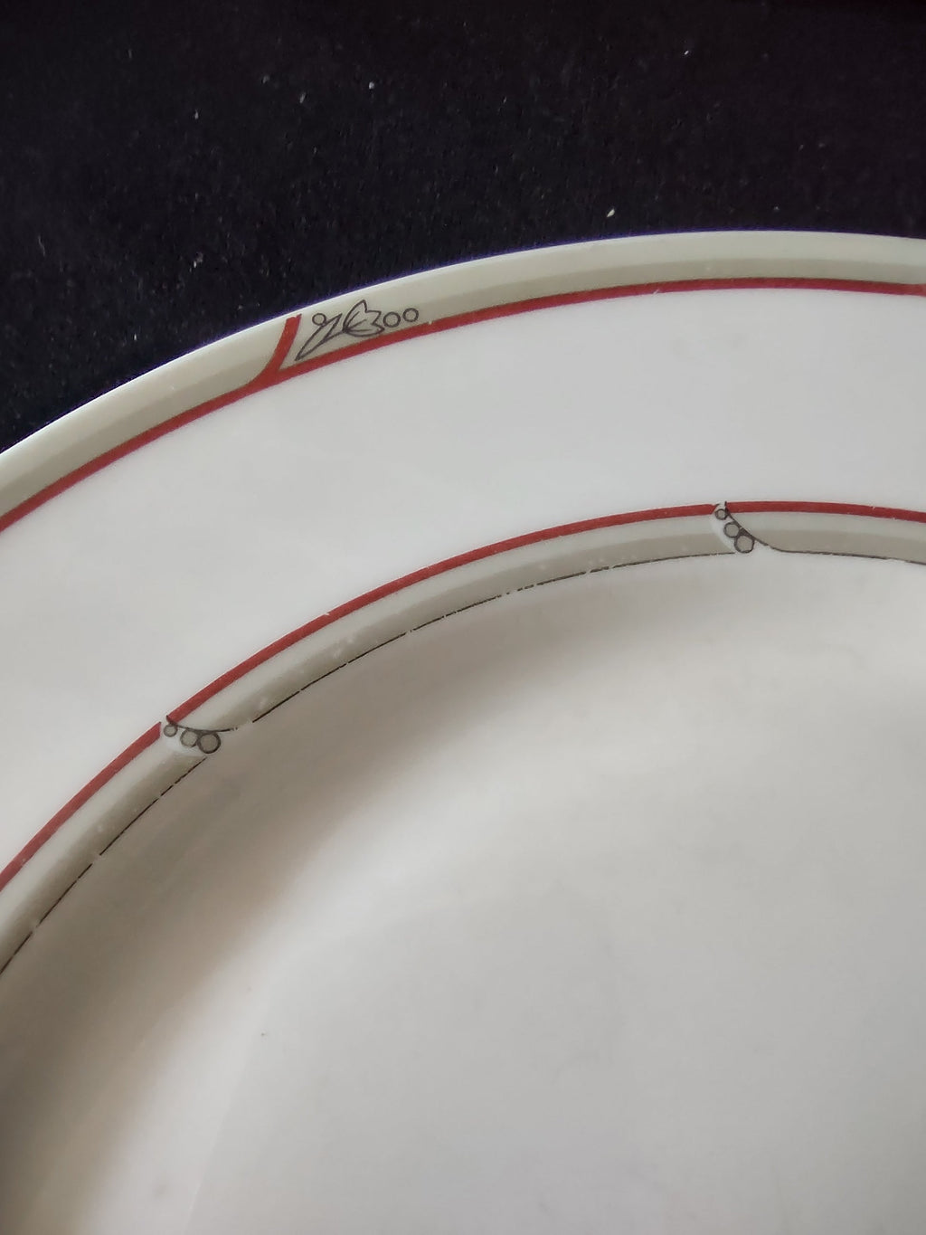 Close-up of red double bands showing age-appropriate crazing and stylized leaf motif detail