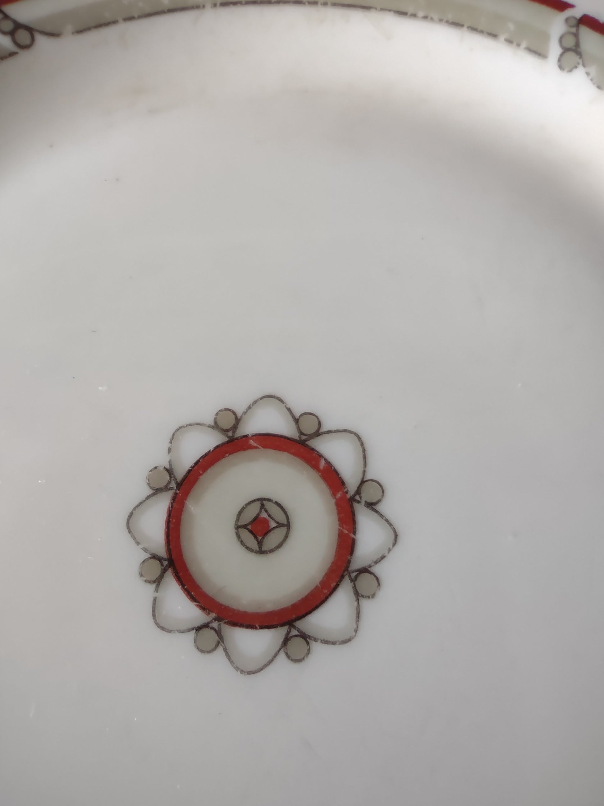 Set of 4 Theodore Haviland New York Art Deco red band plates on black background showing fronts
