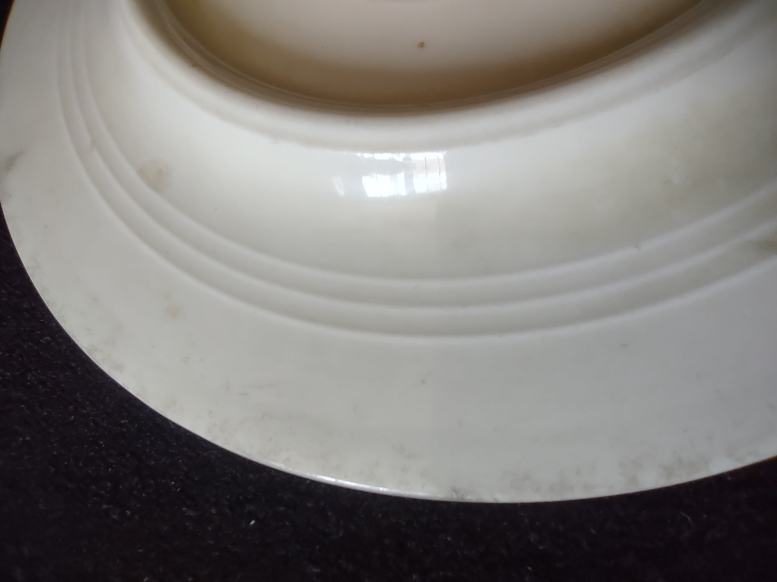 Side profile of Theodore Haviland New York Art Deco plate showing rim depth and form