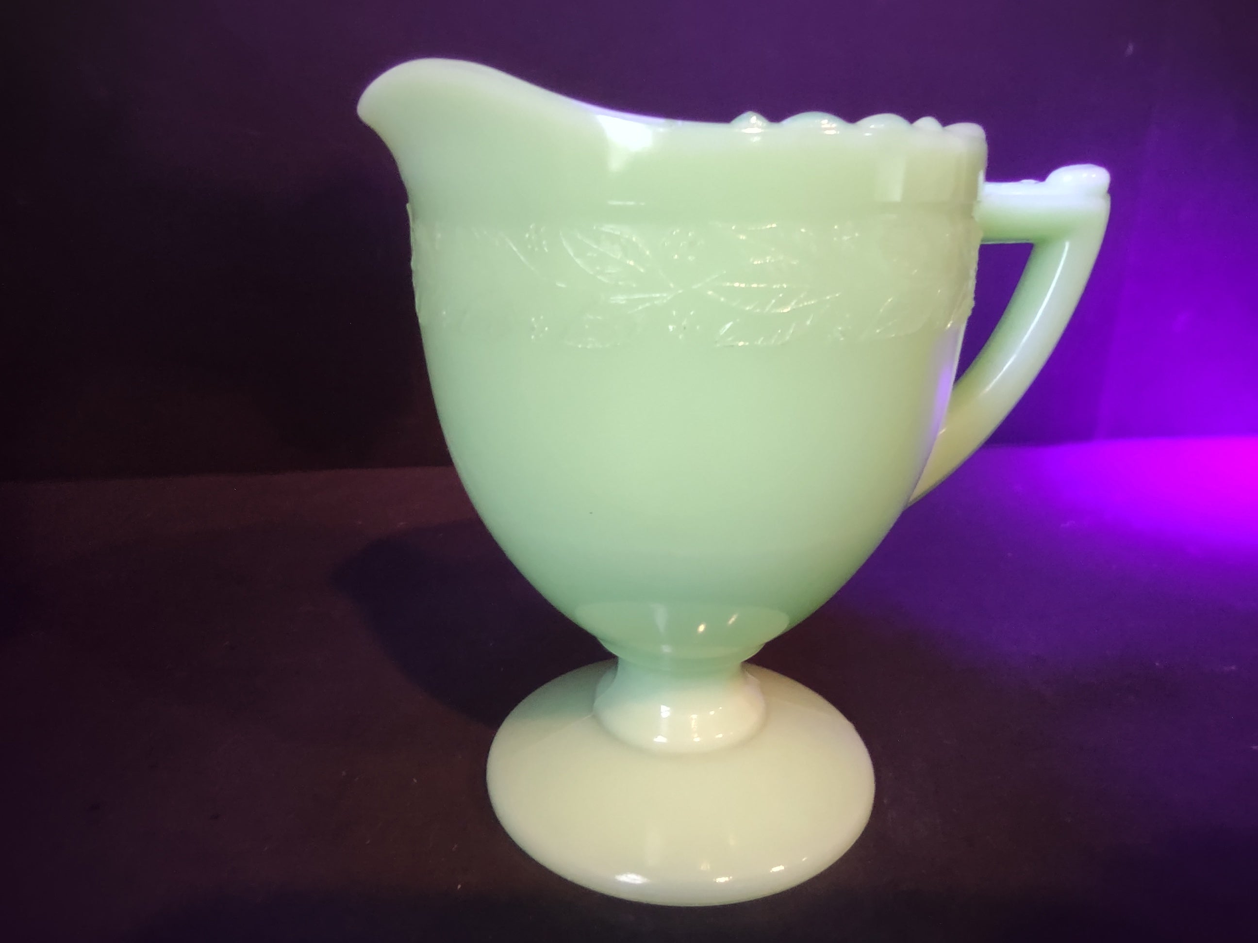 Vintage McKee Jadeite Green Uranium Glass Footed Creamer Scalloped Rim [7011]