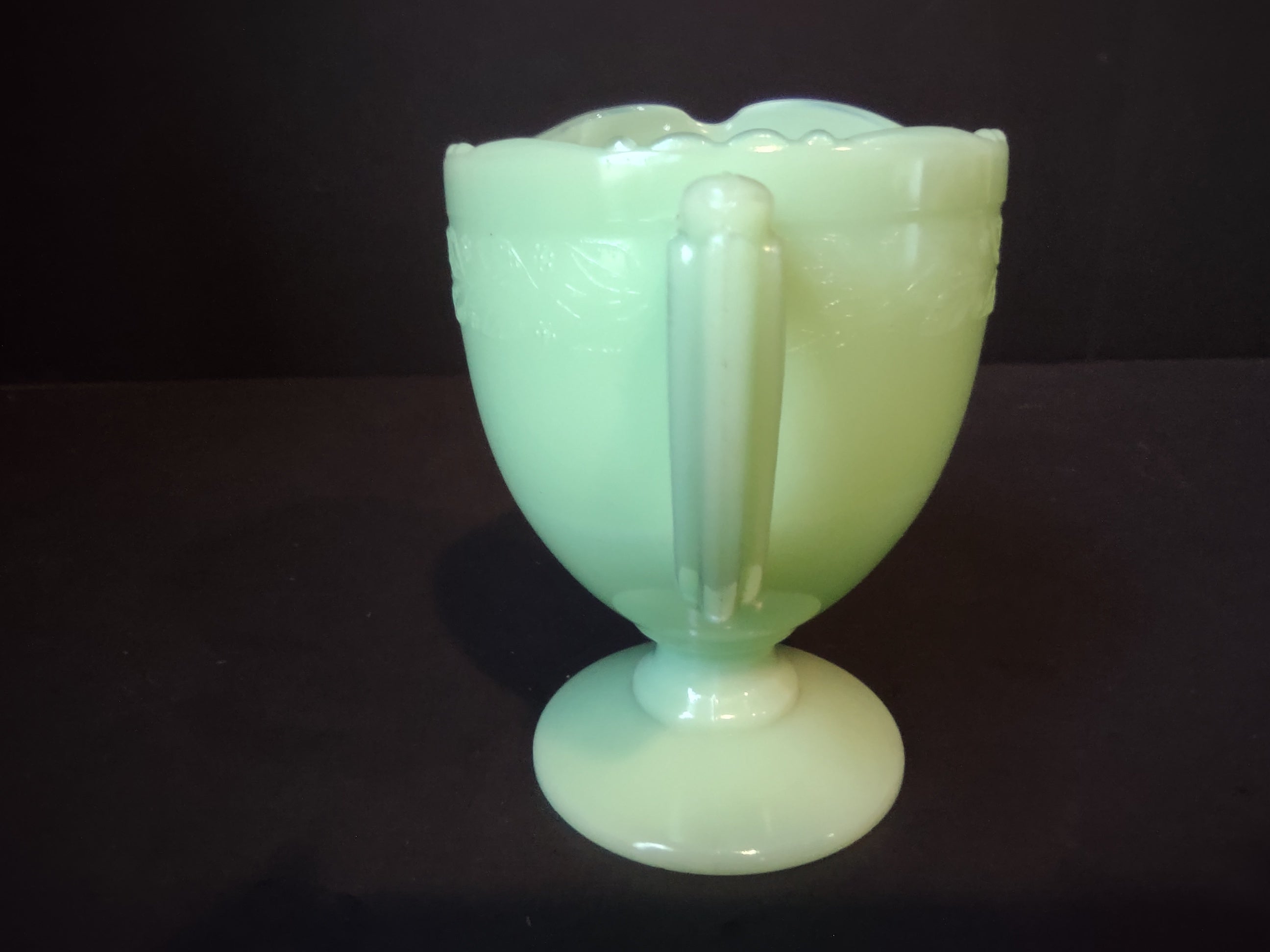 Vintage McKee Jadeite Green Uranium Glass Footed Creamer Scalloped Rim [7011]