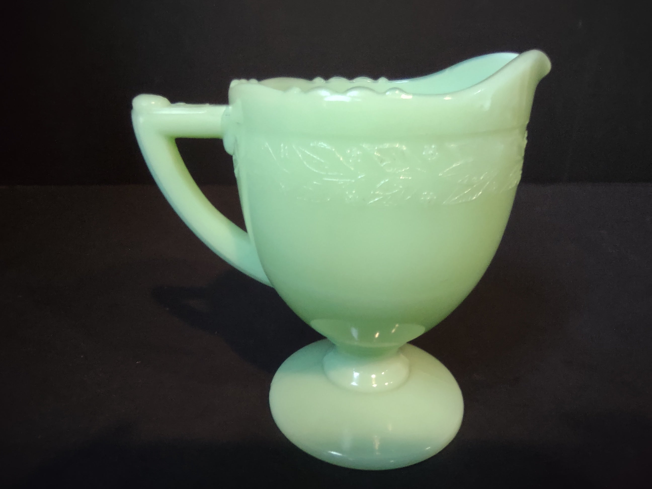 Vintage McKee Jadeite Green Uranium Glass Footed Creamer Scalloped Rim [7011]