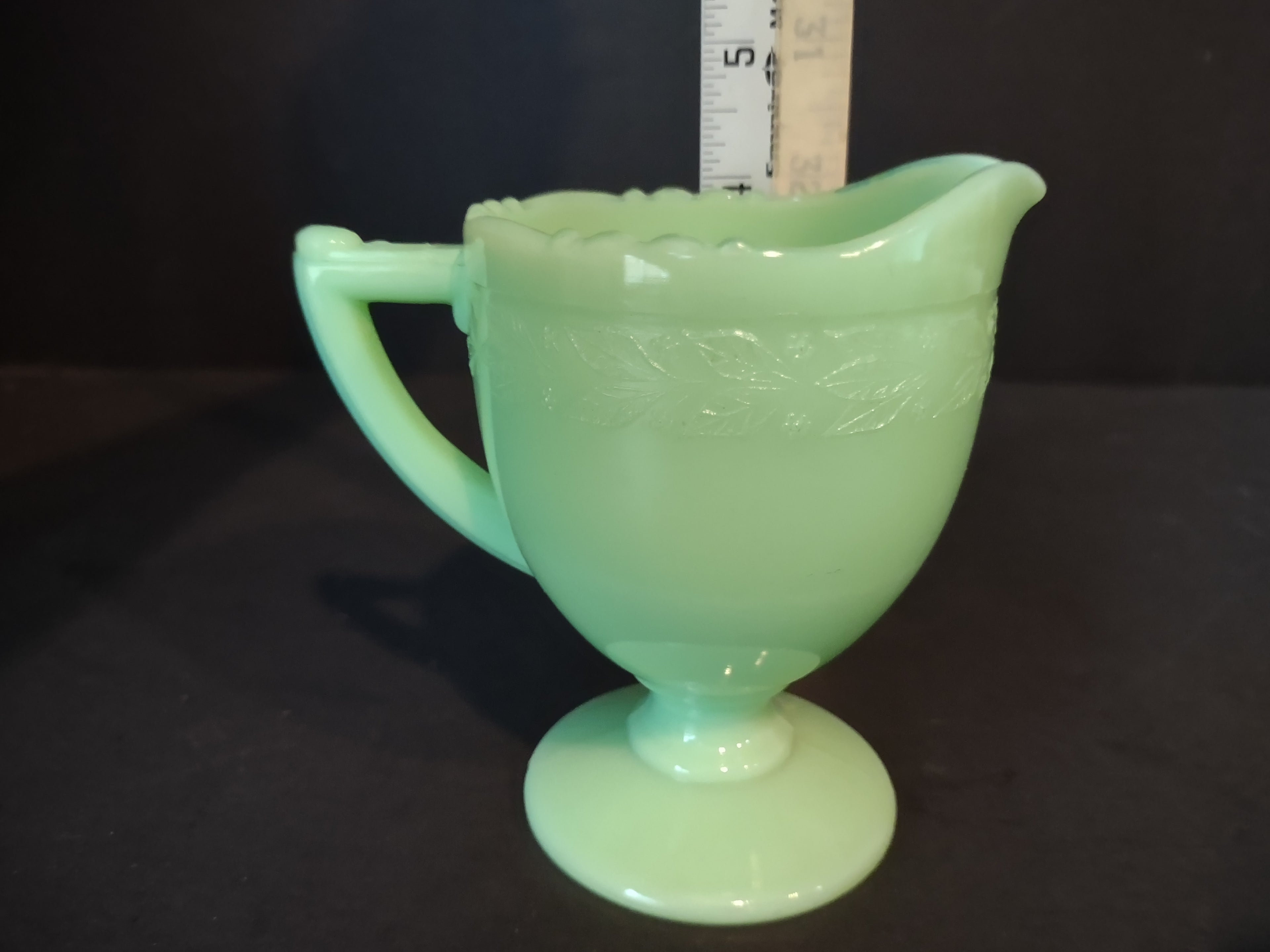 Vintage McKee Jadeite Green Uranium Glass Footed Creamer Scalloped Rim [7011]