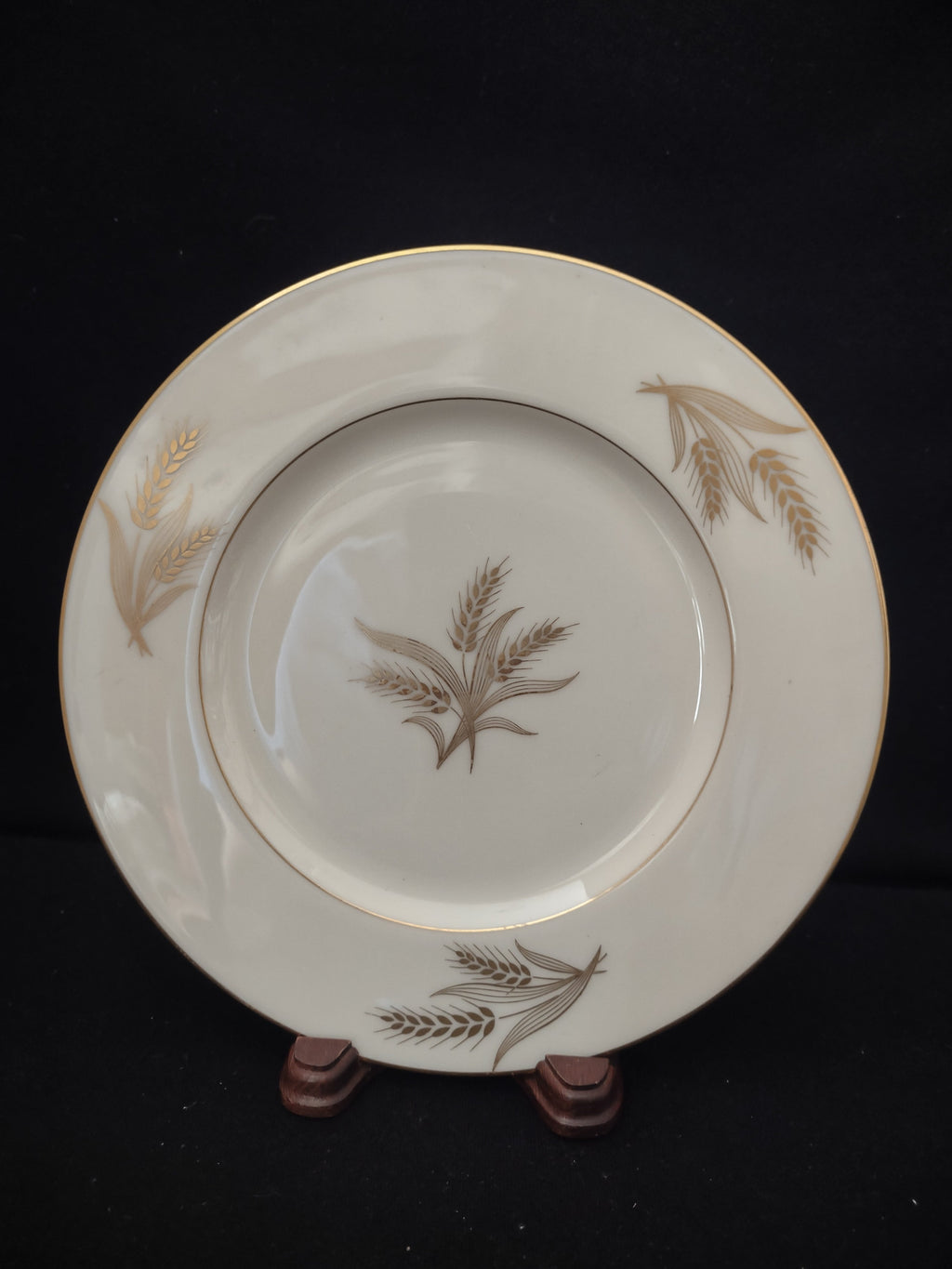 Close-up of gold wheat sheaf motif in center of Lenox Harvest plate