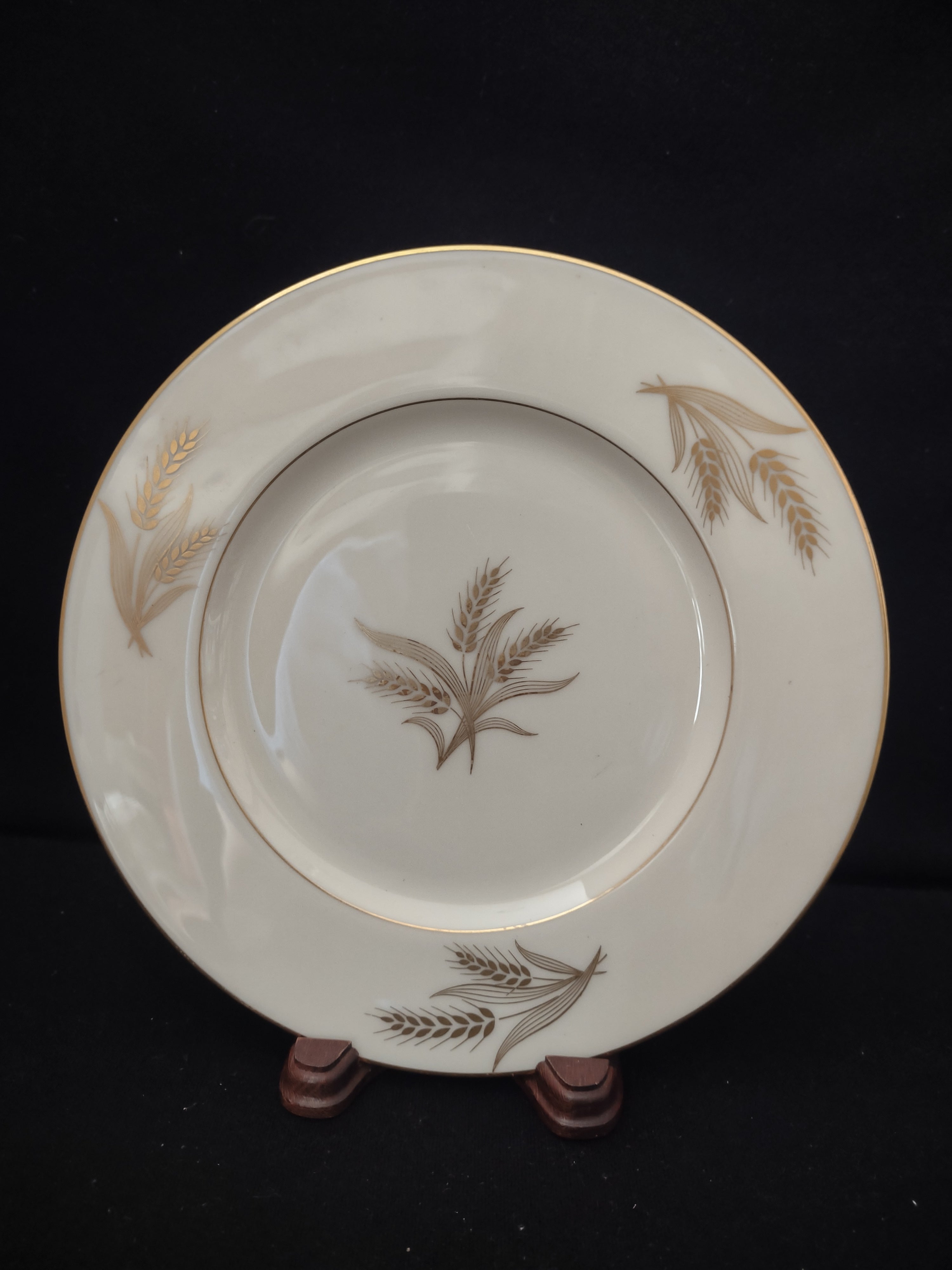 Close-up of gold wheat sheaf motif in center of Lenox Harvest plate