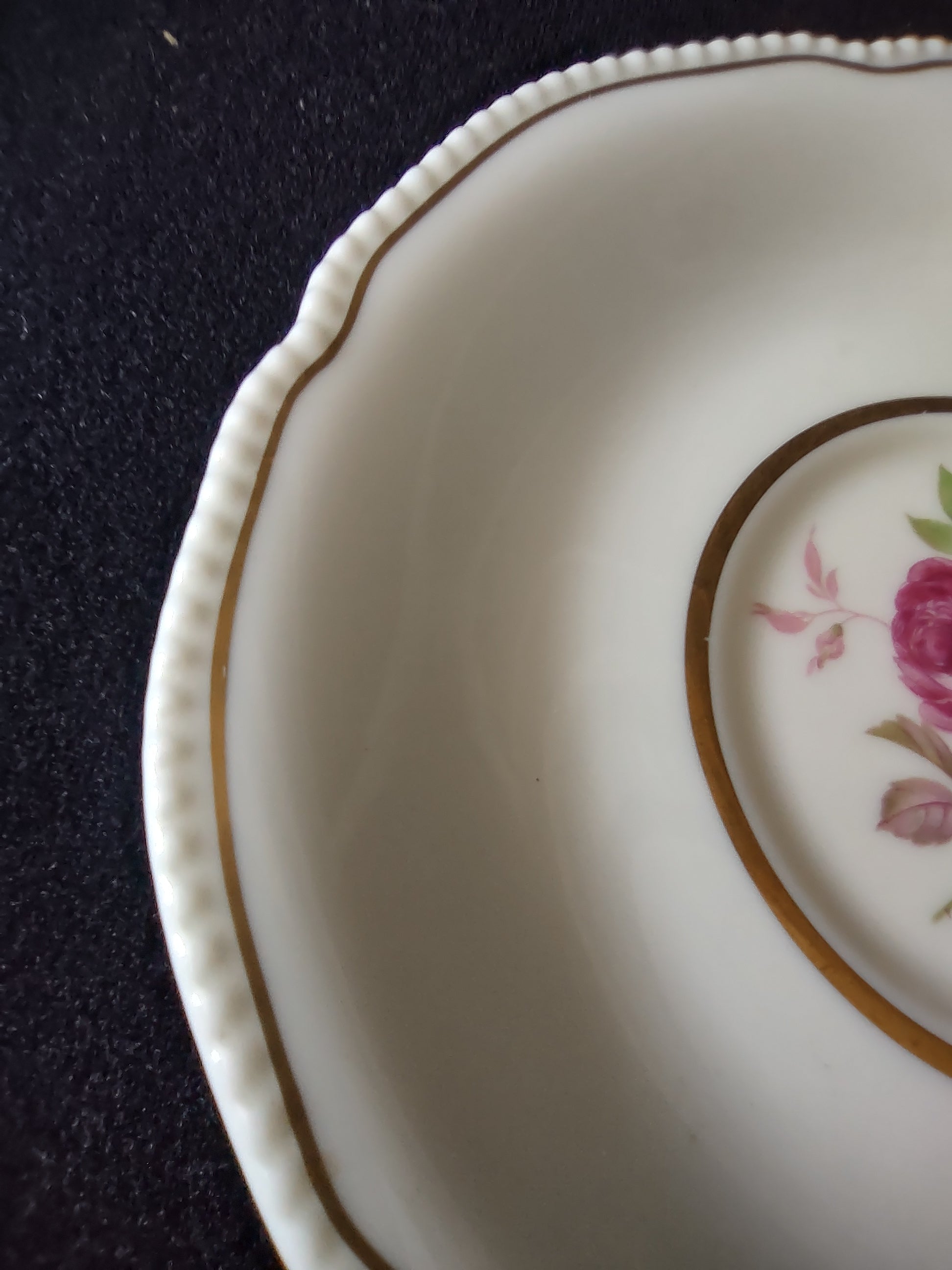 Close-up of rim detail showing beaded edge and gold line on Castleton Dolly Madison saucer