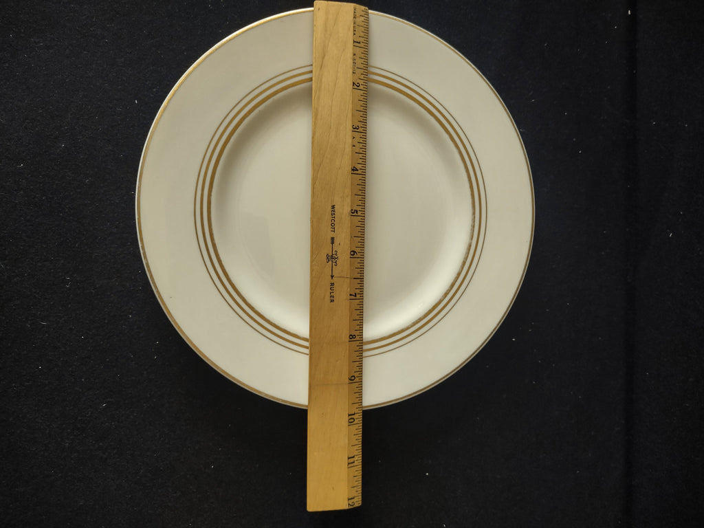 Close-up of triple gold band and rim on Syracuse China Old Ivory plate