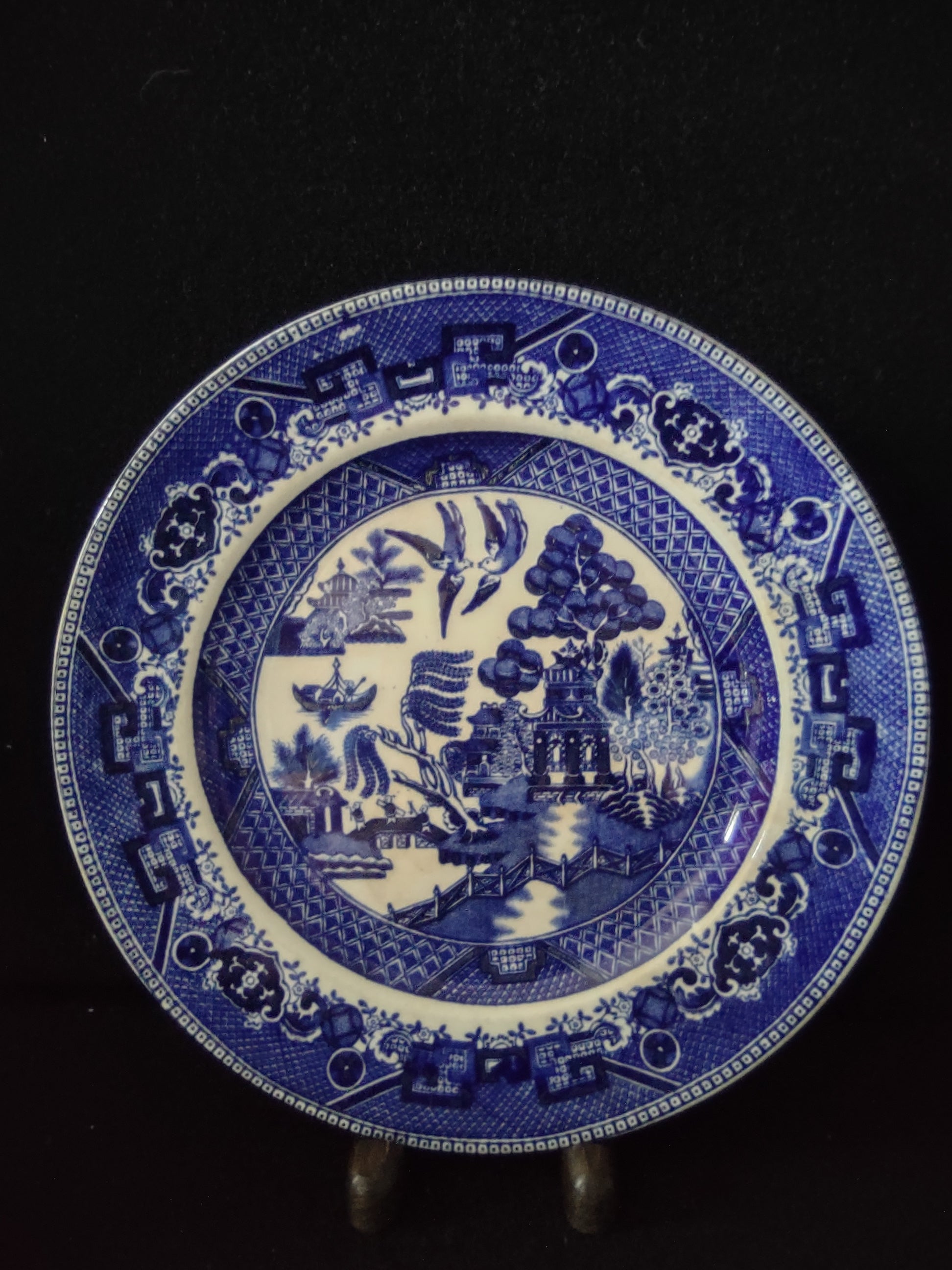 Vintage Buffalo Pottery Blue Willow Plate 7.5 inch full view on stand