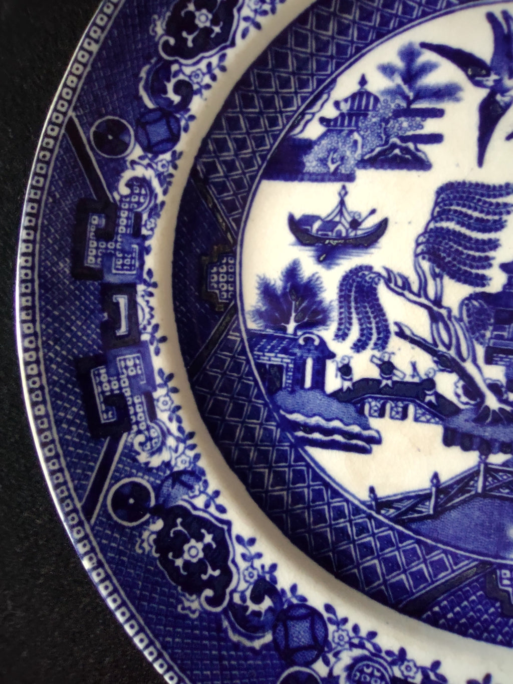 Vintage Buffalo Pottery Blue Willow Plate border detail lower right