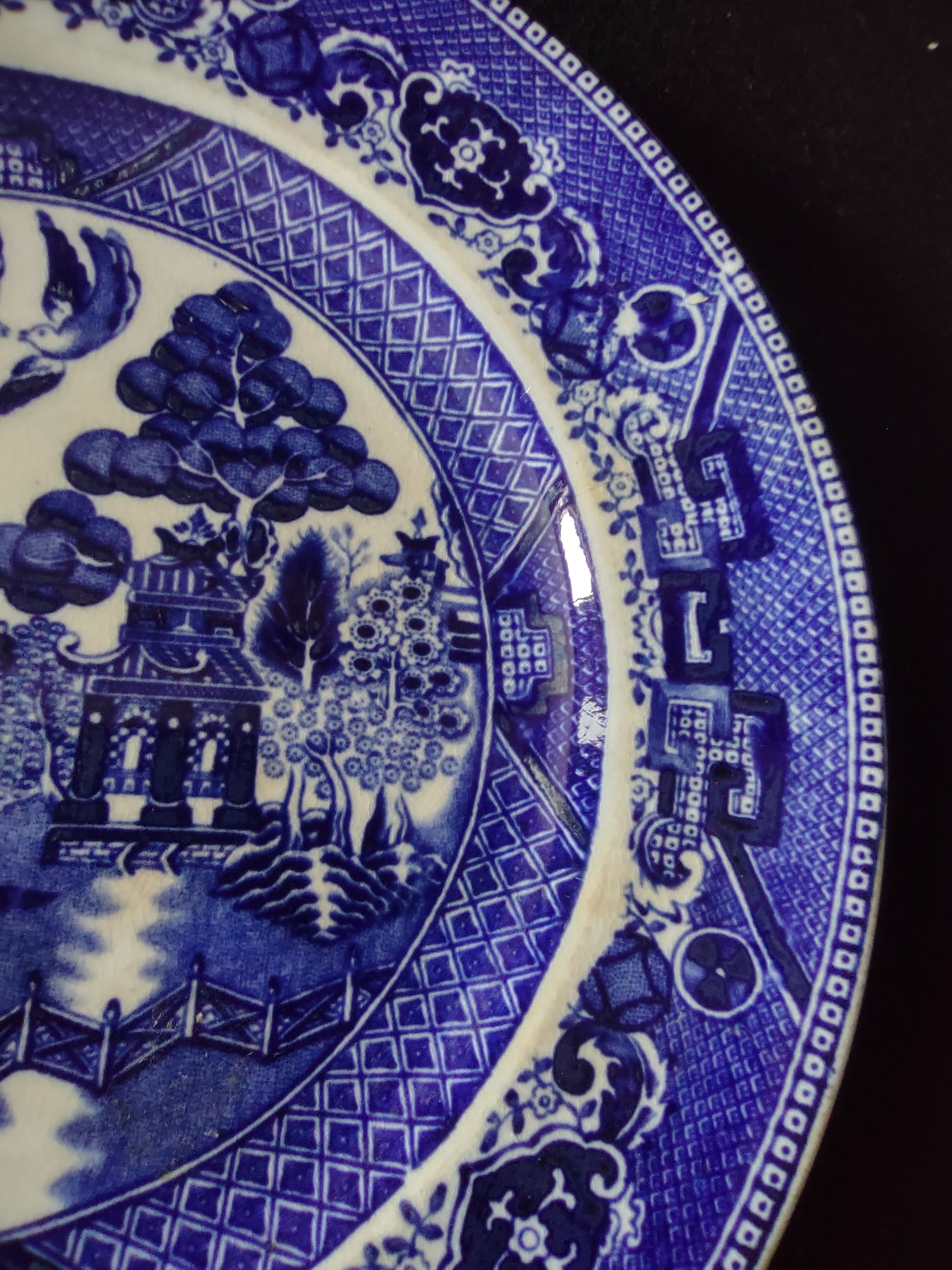 Vintage Buffalo Pottery Blue Willow Plate border detail upper left