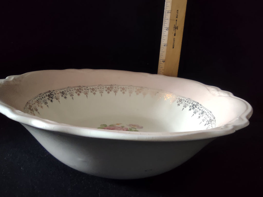 Vintage Homer Laughlin Virginia Rose serving bowl - close up of central floral bouquet with pink rose, white and yellow anemones