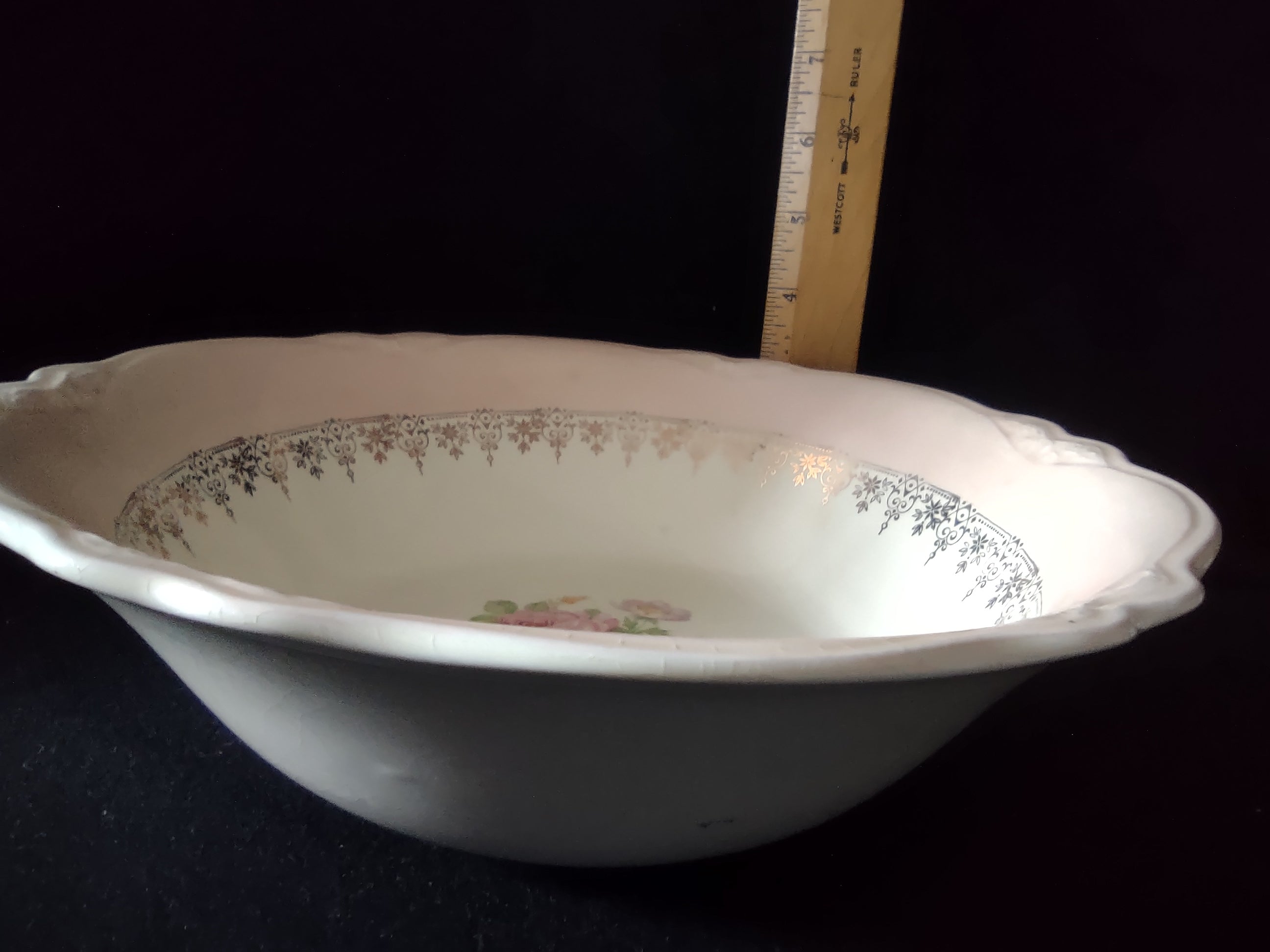 Vintage Homer Laughlin Virginia Rose serving bowl - close up of central floral bouquet with pink rose, white and yellow anemones