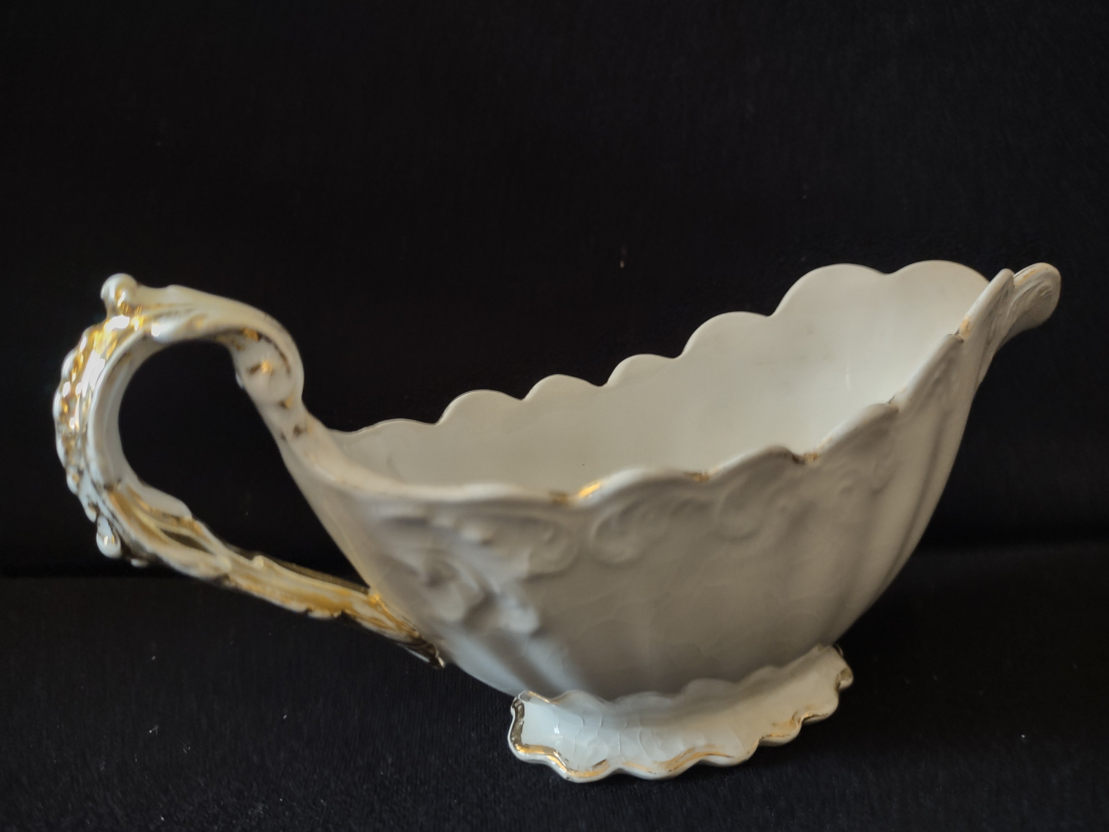 Vintage East Palestine Pottery De Soto Gravy Boat Embossed Scallop Gold [7057]