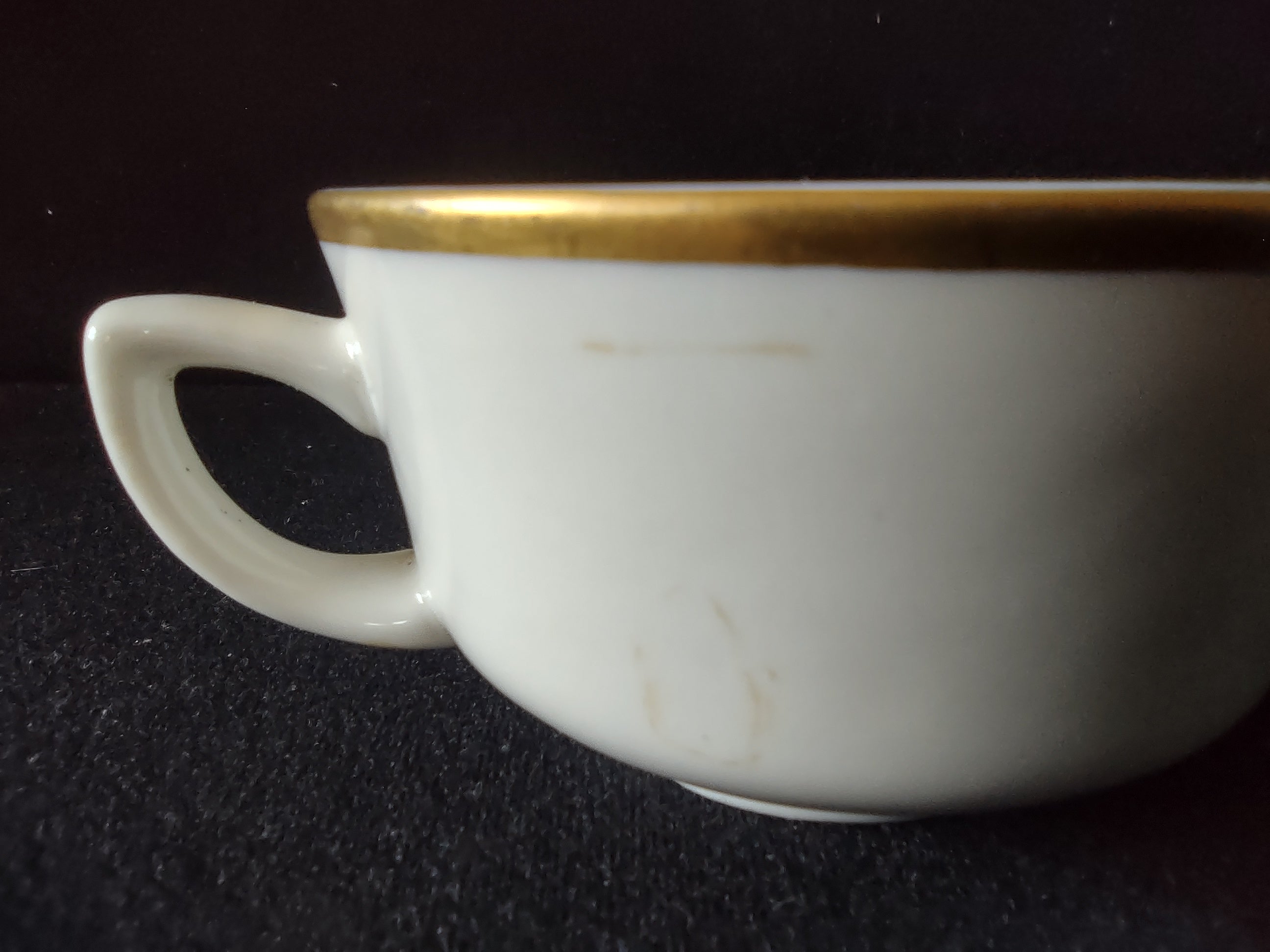 Set of 2 Syracuse China off-white gold band tea cups side by side