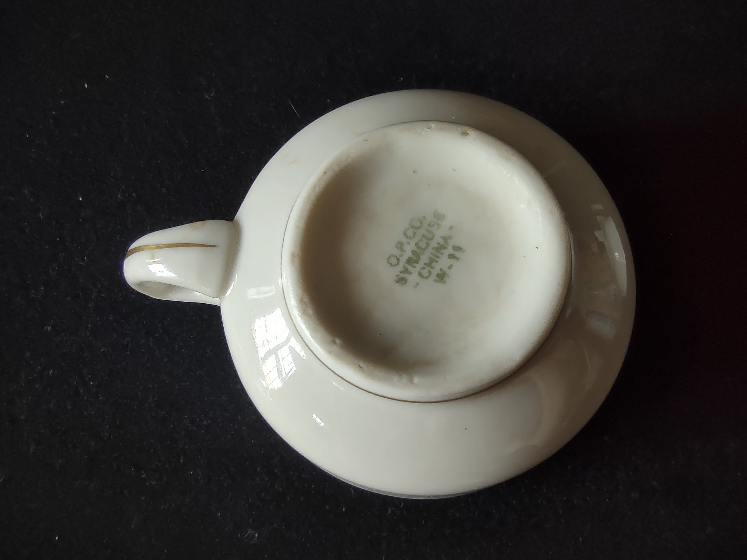 Close-up of handle and gold band detail on Syracuse China tea cup