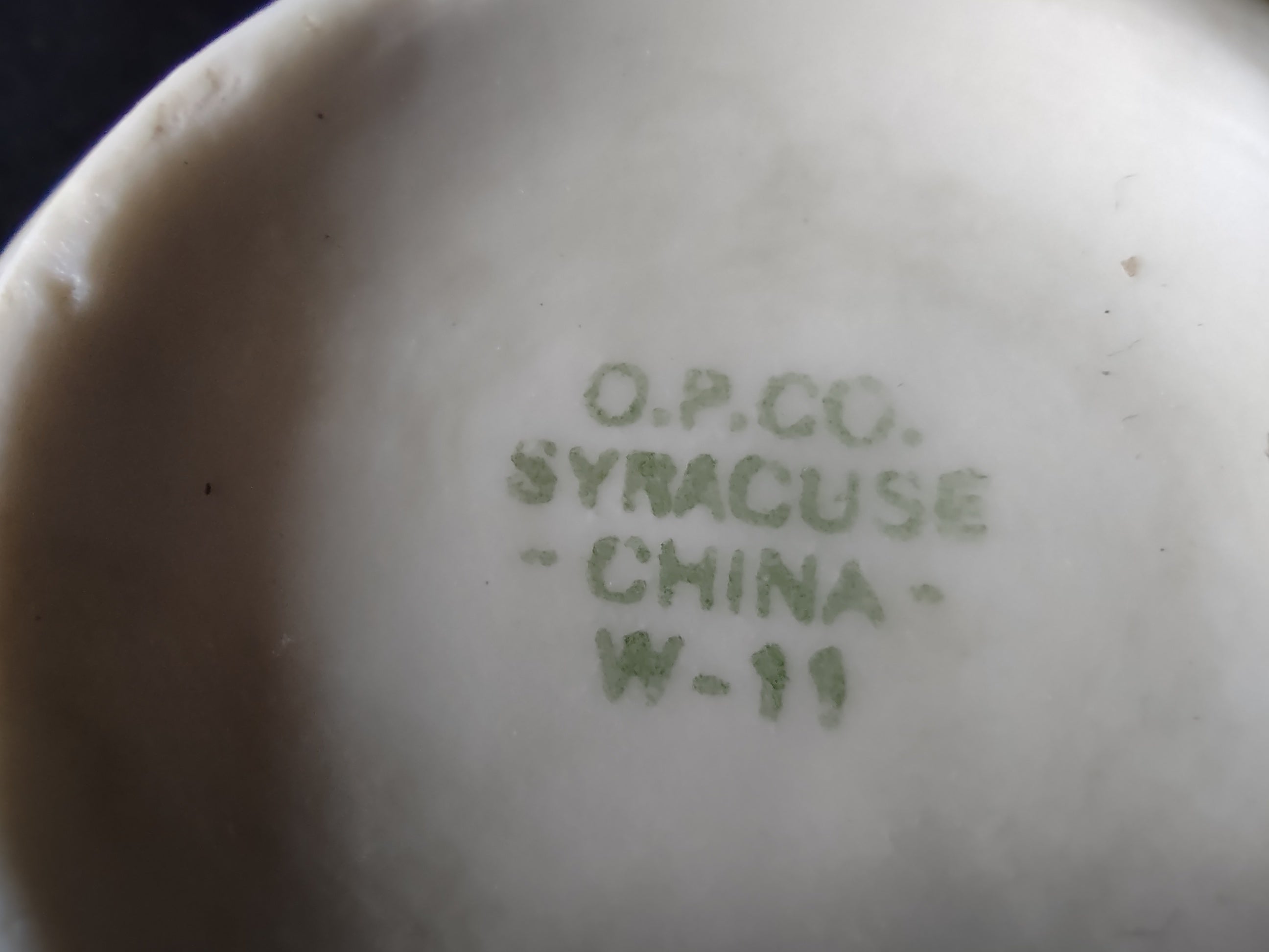 Close-up of gold band rim and handle on Syracuse China tea cup