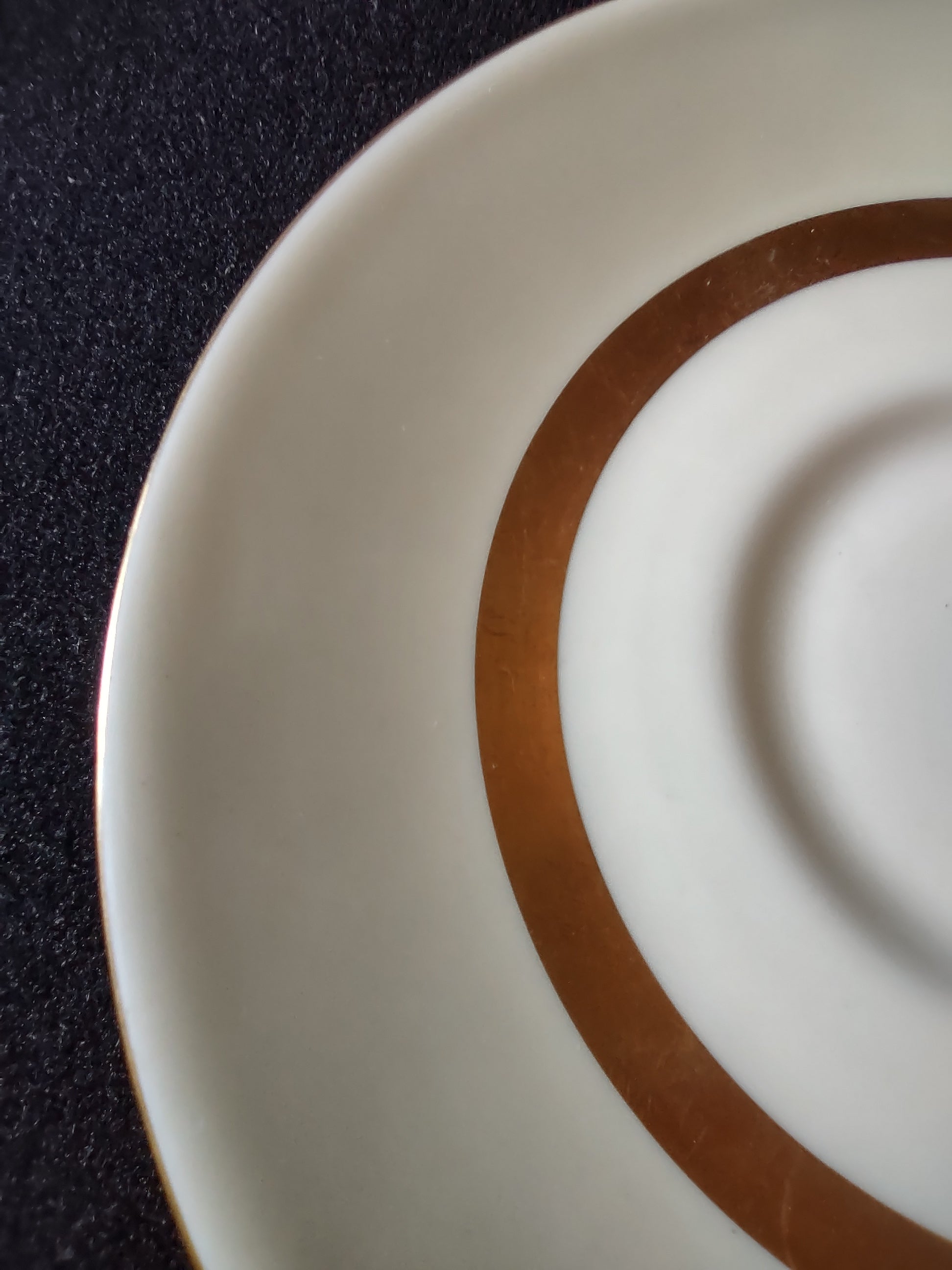 Vintage Theodore Haviland Gotham plate with gold band - side view