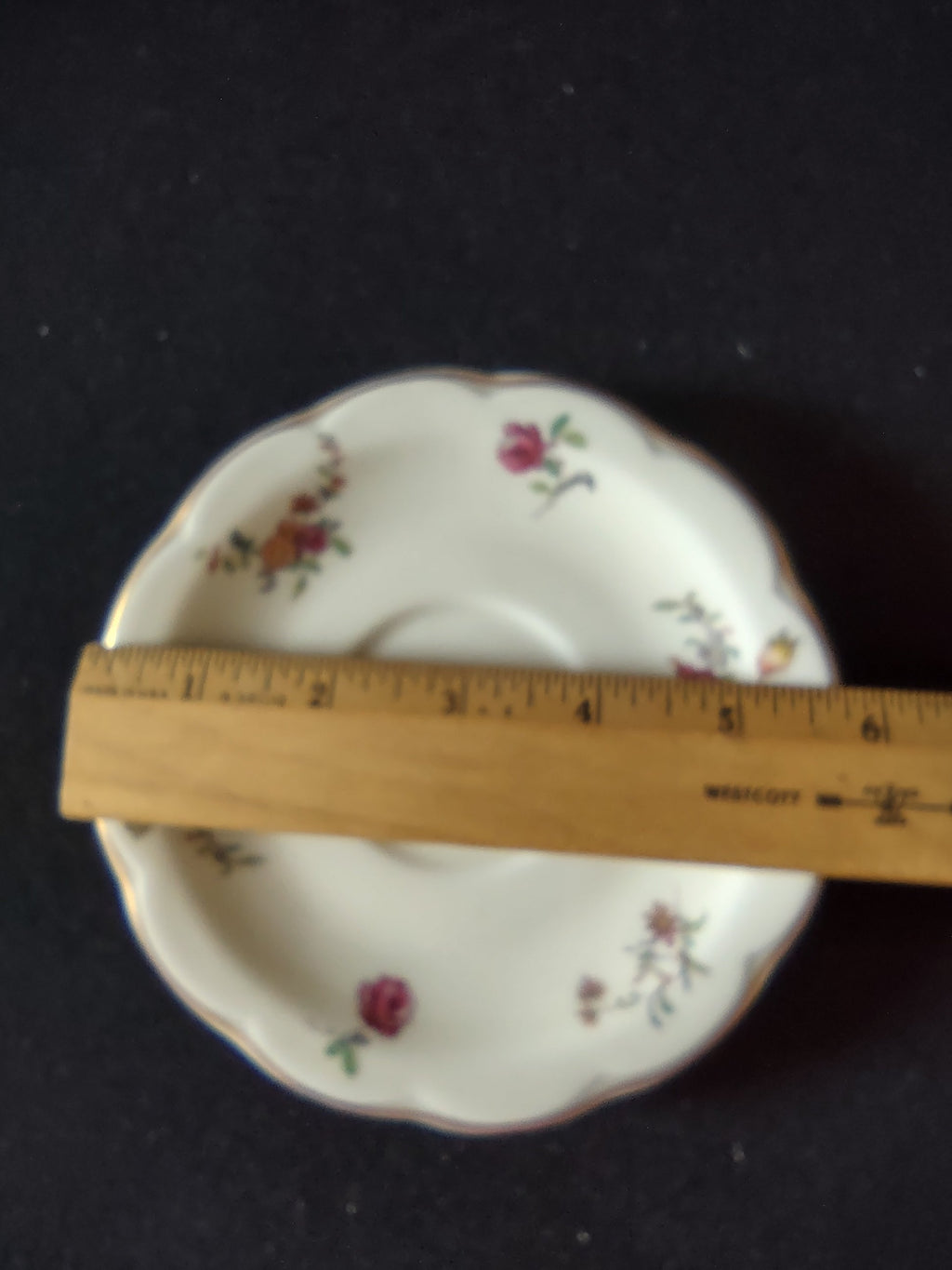Theodore Haviland Limoges saucer floral border detail with gold trim